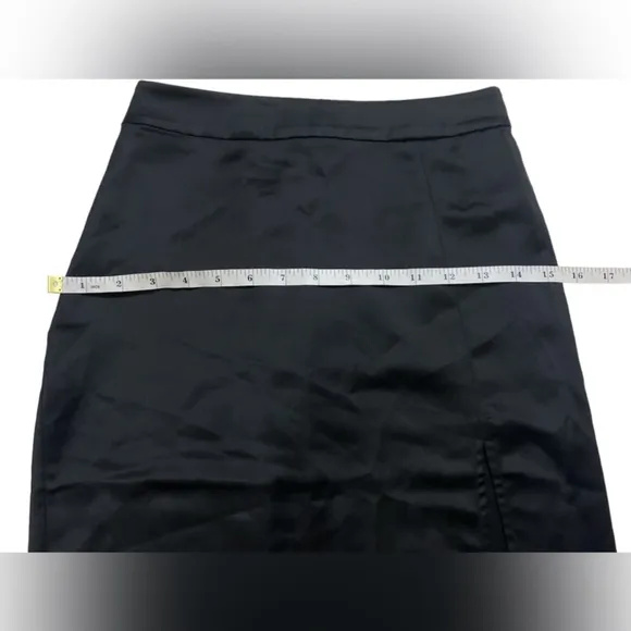 🆕Aritizia Babaton - Aria satin skirt