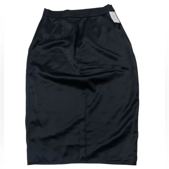 🆕Aritizia Babaton - Aria satin skirt