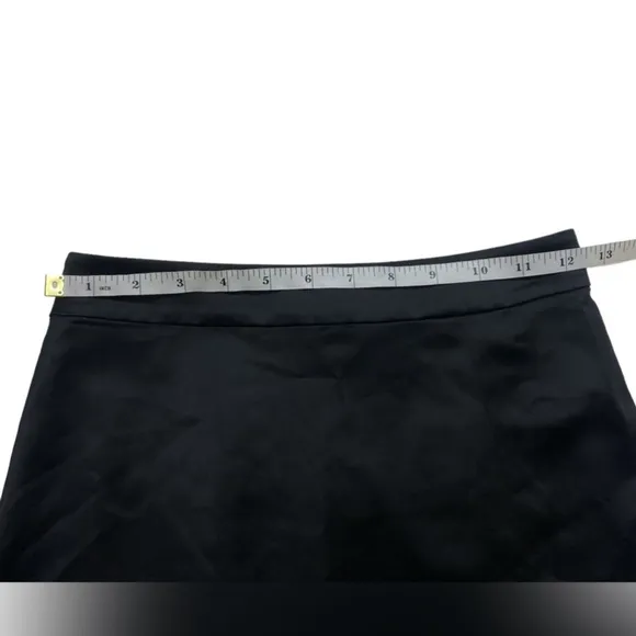 🆕Aritizia Babaton - Aria satin skirt