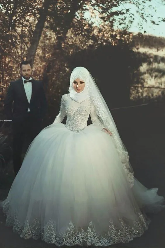 Beaded Long Sleeves Muslim Wedding Gown Tulle Skirt