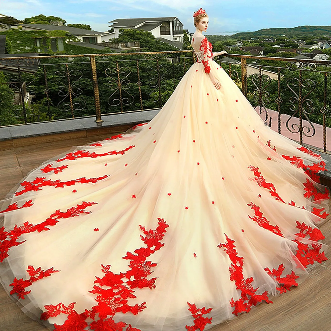 Champagne Long-sleeves Red Appliques Wedding Dresses with Royal Train