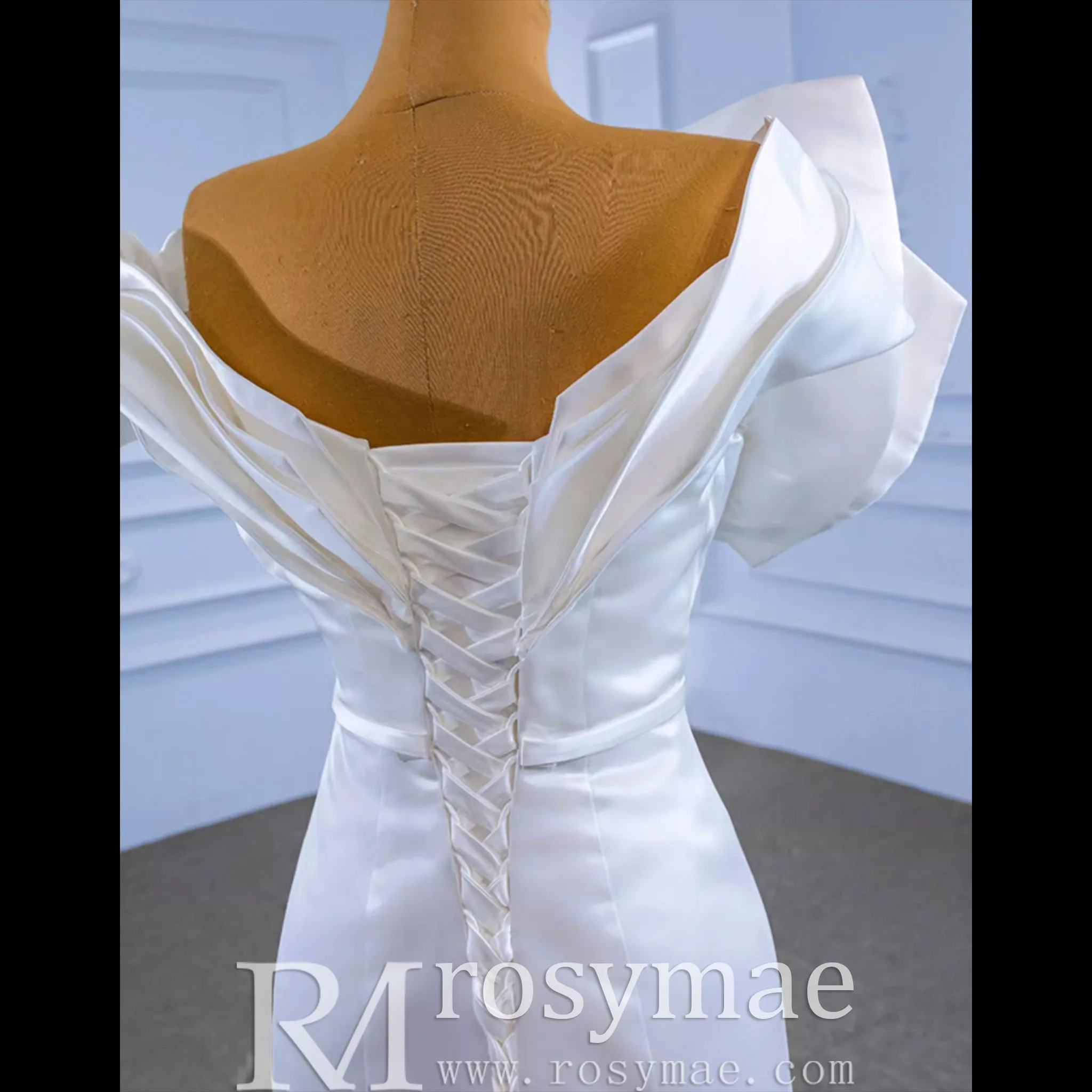 Chic Satin Wedding Dress Fit and Flare with Flowers