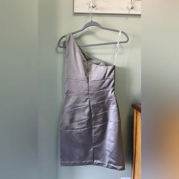 David’s Bridal Bridesmaid Prom Formal Satin Gray one shoulder sz 2 #023