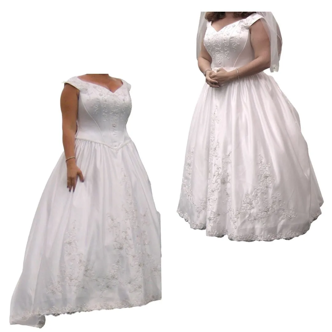 David's Bridal Wedding Dress 16W Gown Off Shoulder Corset Beaded Metallic Lace Cathedral Train