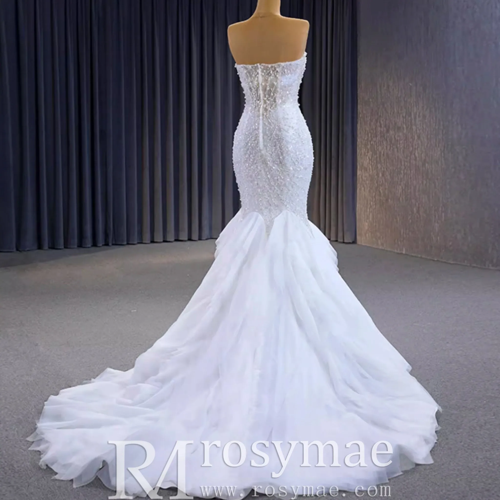 Elegant Fit and Flare Sparkly Wedding Dress with Sweetheart Neck