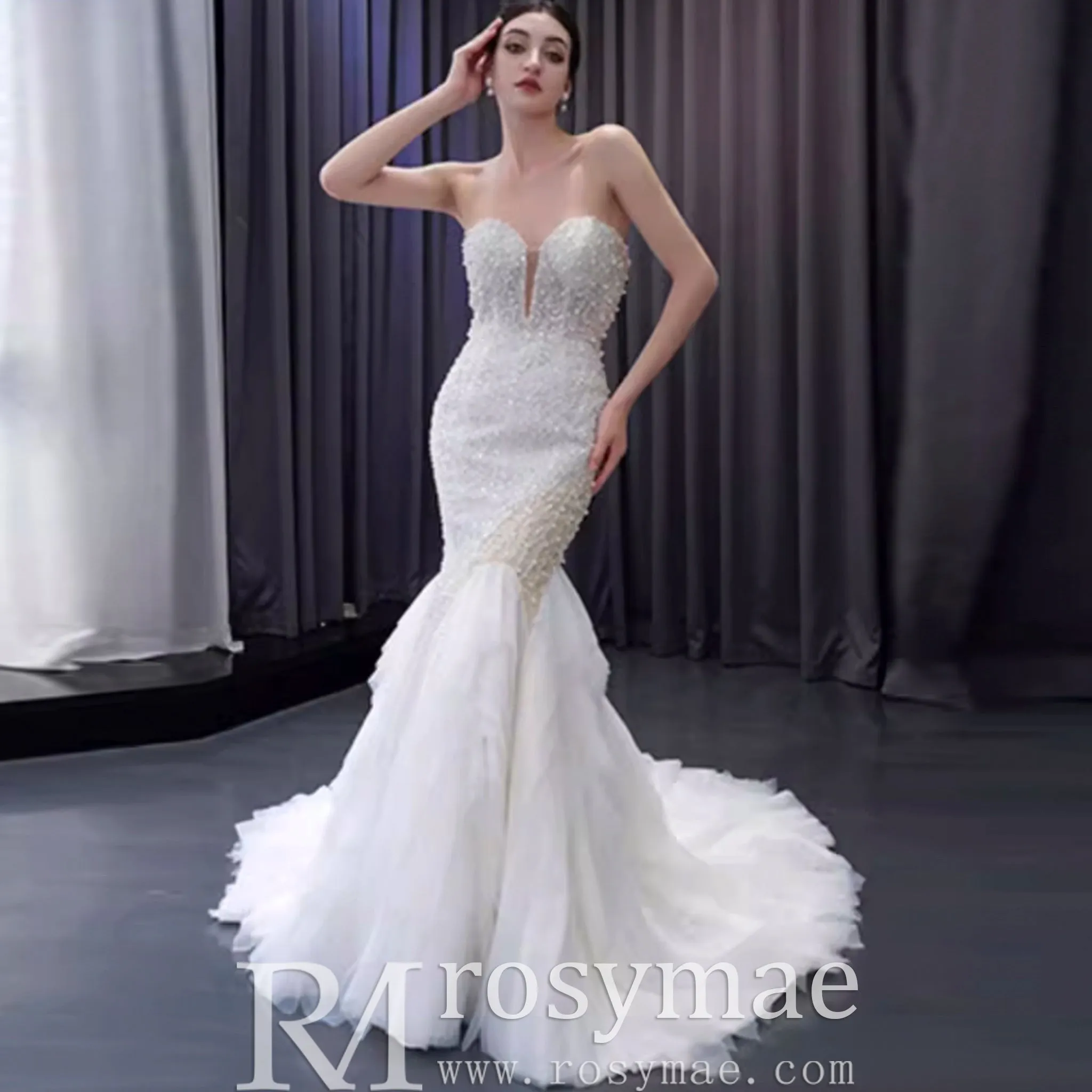 Elegant Fit and Flare Sparkly Wedding Dress with Sweetheart Neck