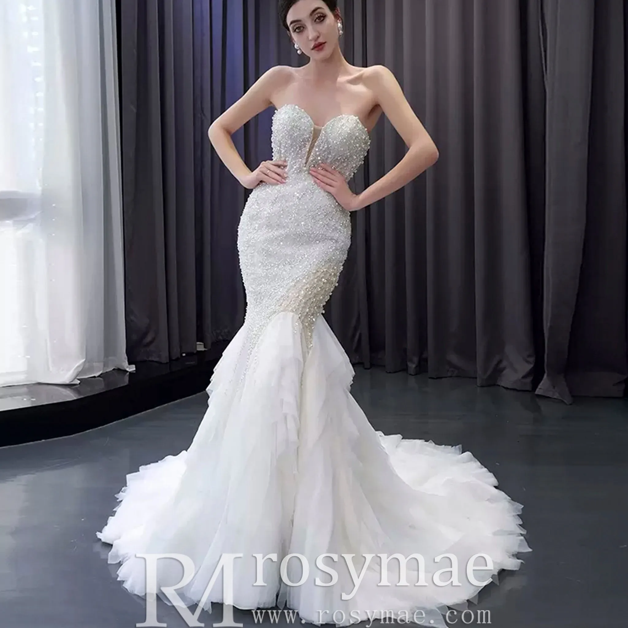 Elegant Fit and Flare Sparkly Wedding Dress with Sweetheart Neck