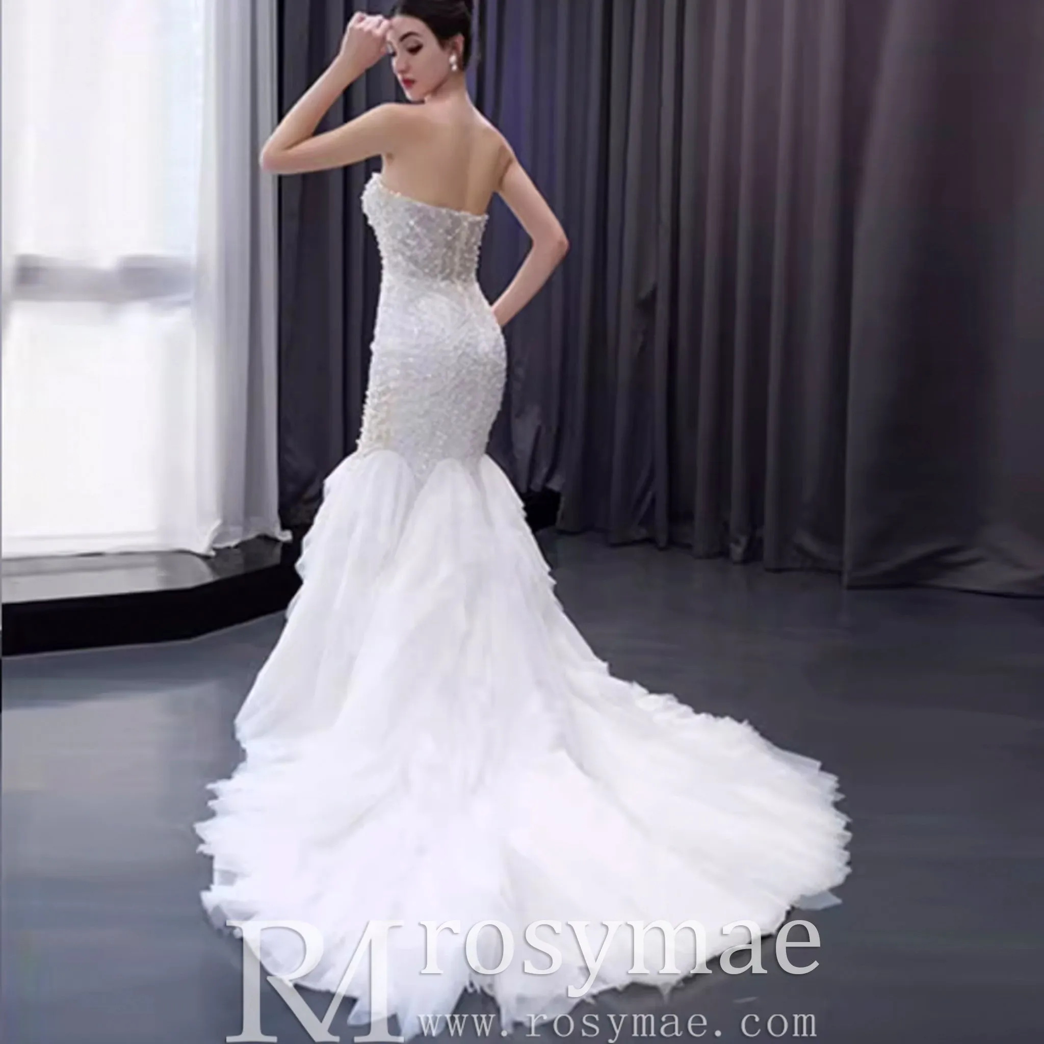 Elegant Fit and Flare Sparkly Wedding Dress with Sweetheart Neck