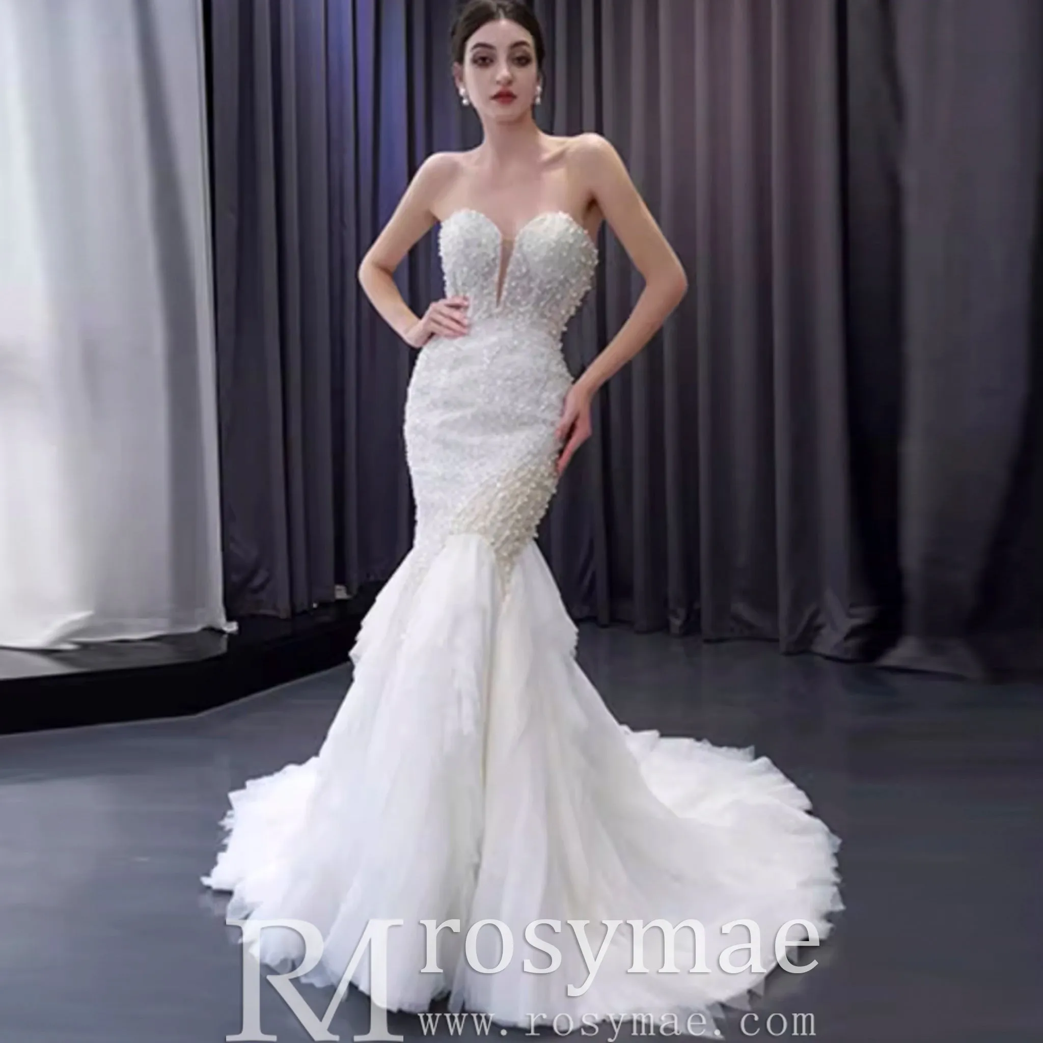 Elegant Fit and Flare Sparkly Wedding Dress with Sweetheart Neck