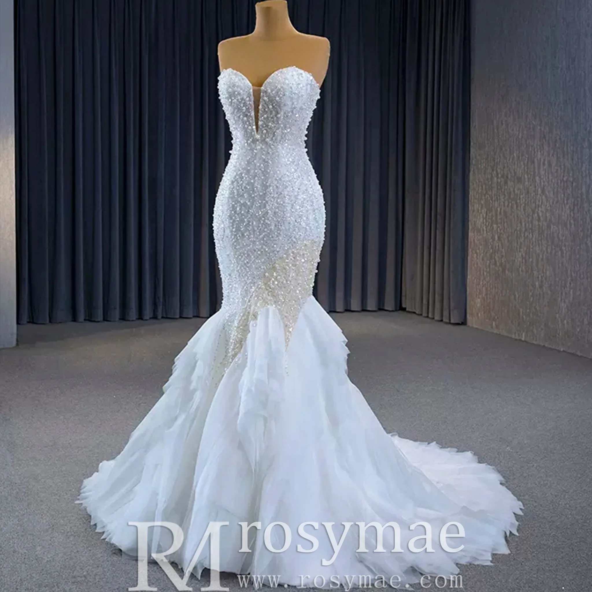 Elegant Fit and Flare Sparkly Wedding Dress with Sweetheart Neck