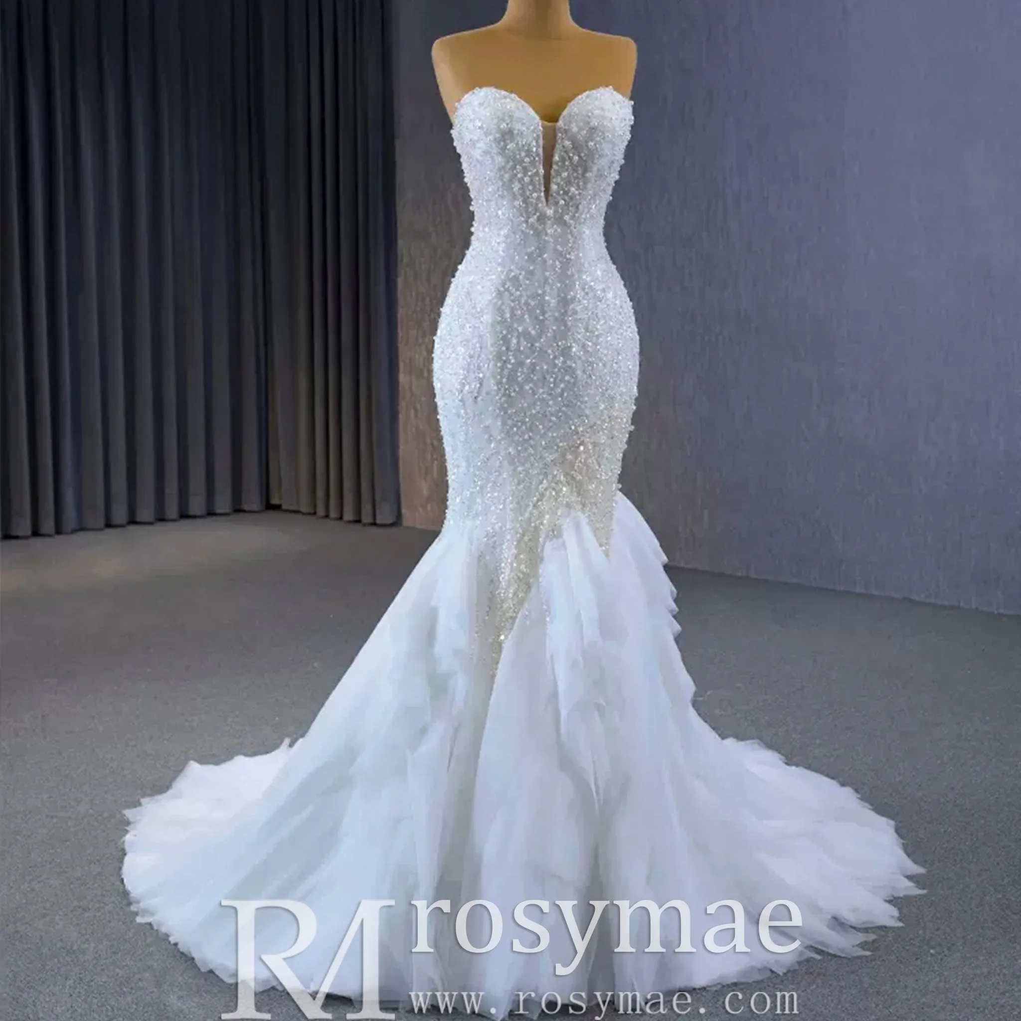 Elegant Fit and Flare Sparkly Wedding Dress with Sweetheart Neck
