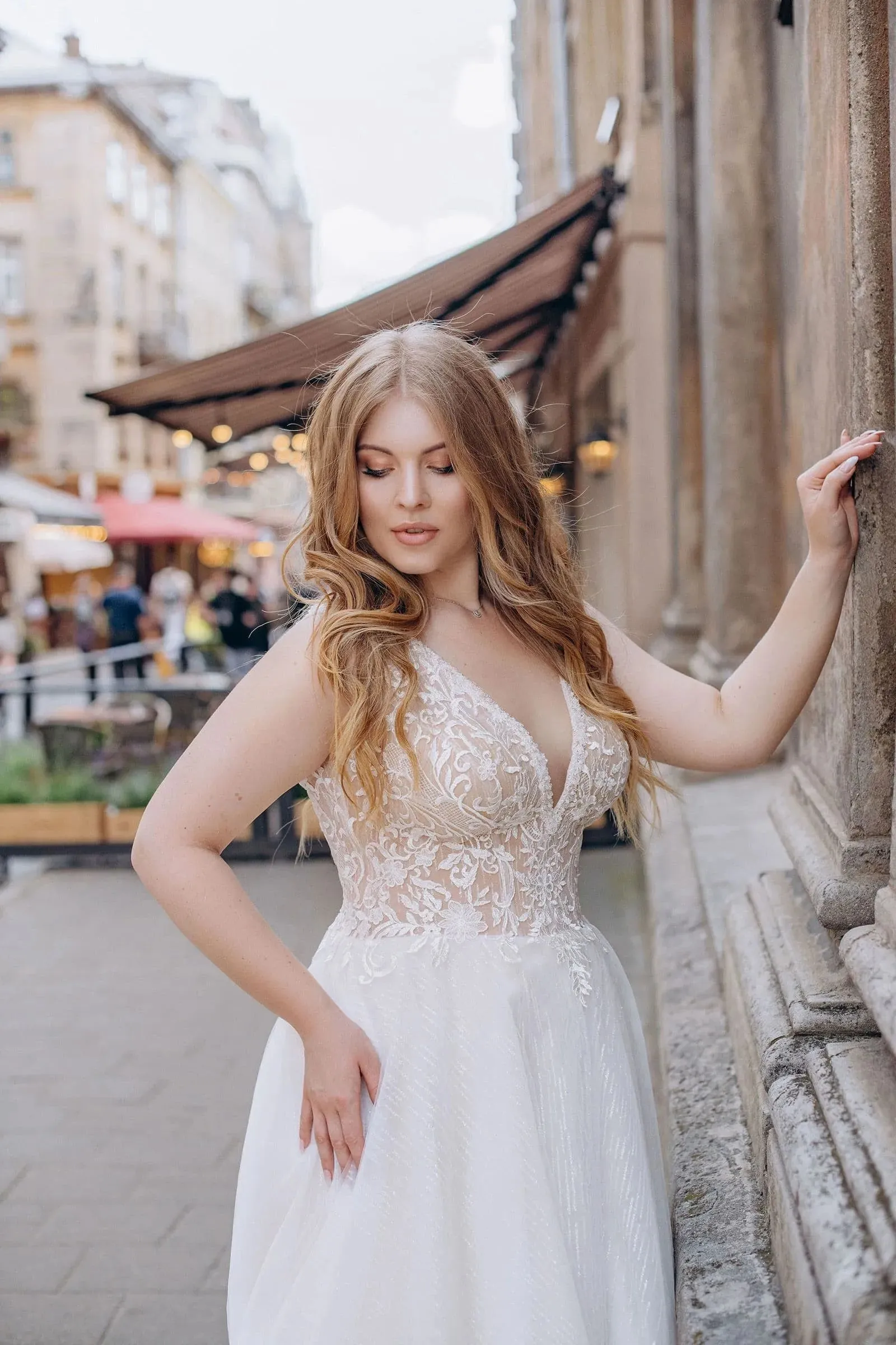 Elegant Wedding Dresses Plus Size V Neck Sleeveless Bride Gowns Applique Back Zipper Sweep Train A-Line Tulle Vestidos De Novia