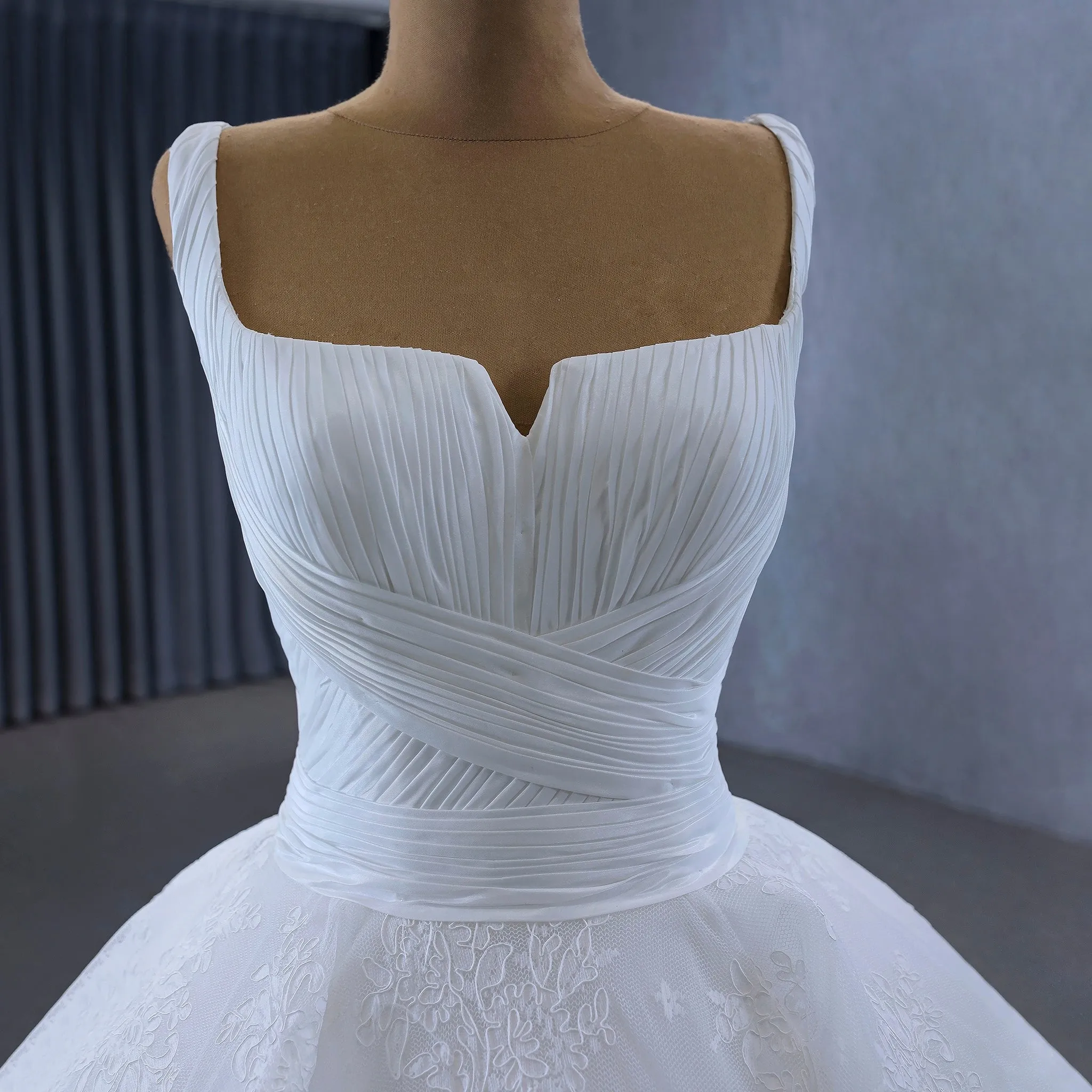Embroidery Lace Square Neck Ball Gown Wedding Dress with Wide Strap