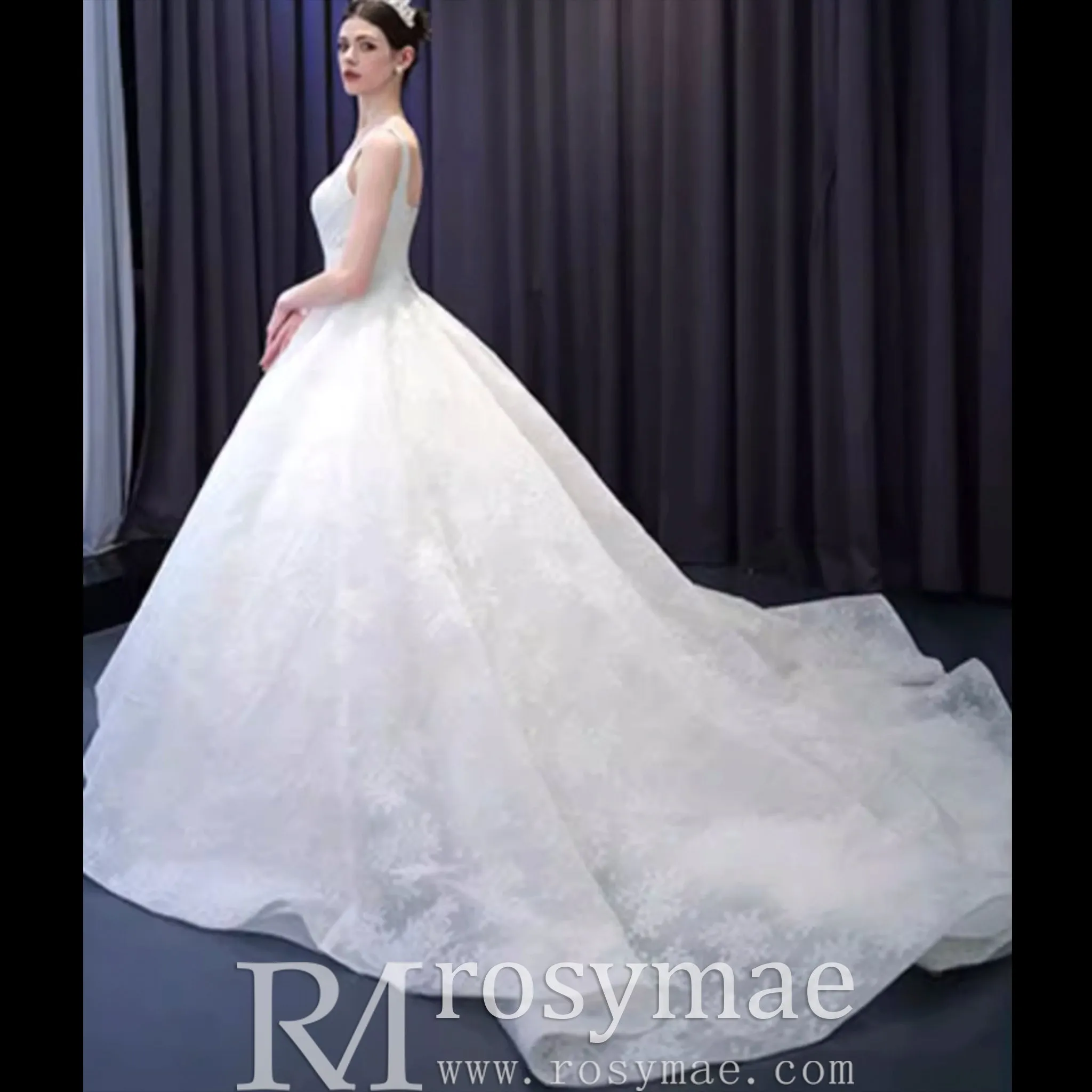 Embroidery Lace Square Neck Ball Gown Wedding Dress with Wide Strap