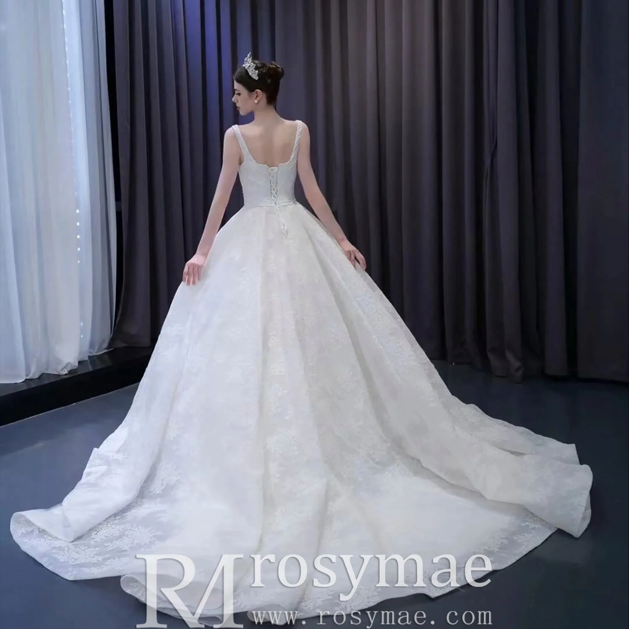 Embroidery Lace Square Neck Ball Gown Wedding Dress with Wide Strap