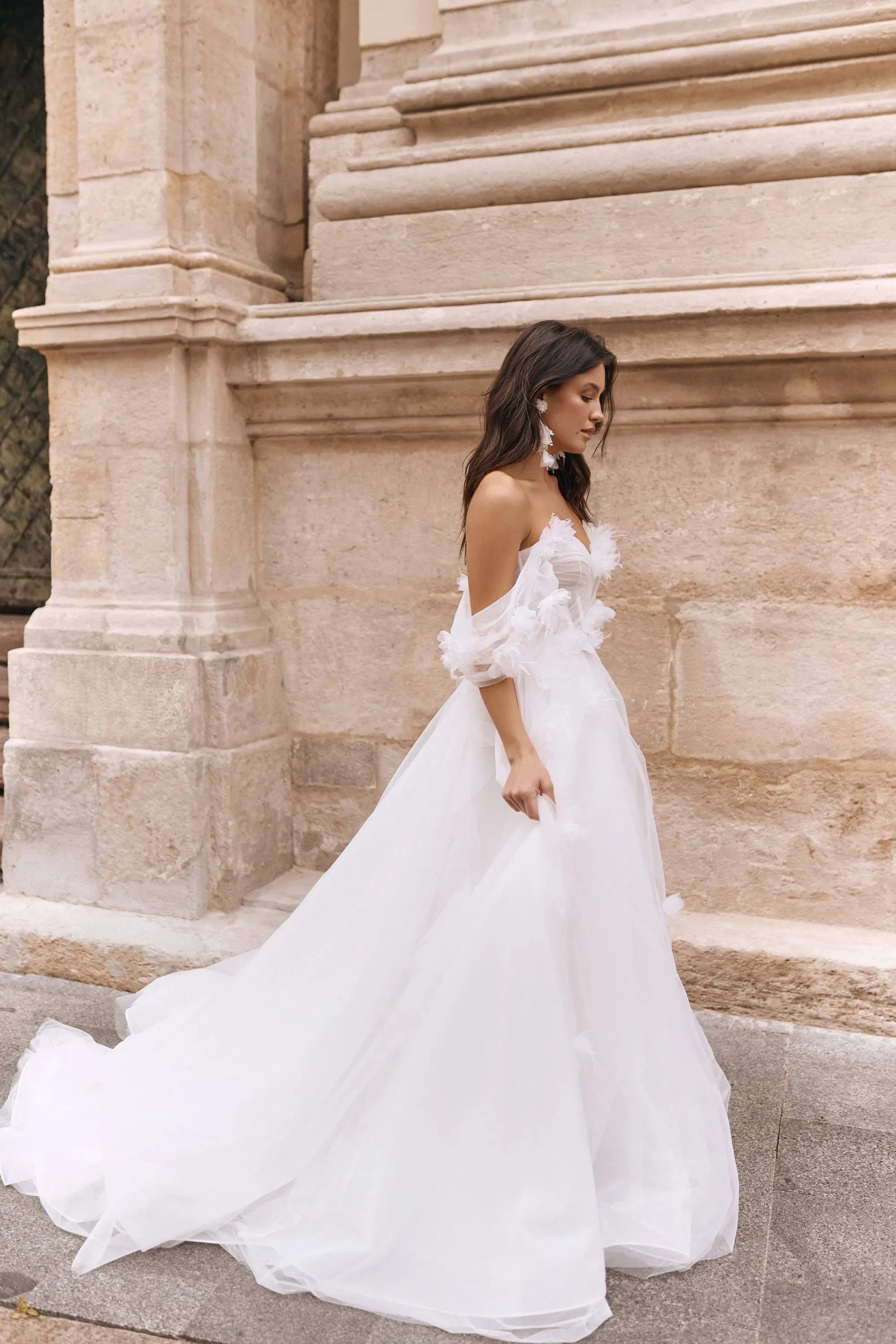 Exquisite Bride Dresses Off The Shoulder 3D Flower Pleat Corset Wedding Dresses Boho A Line Tulle Bridal Gown
