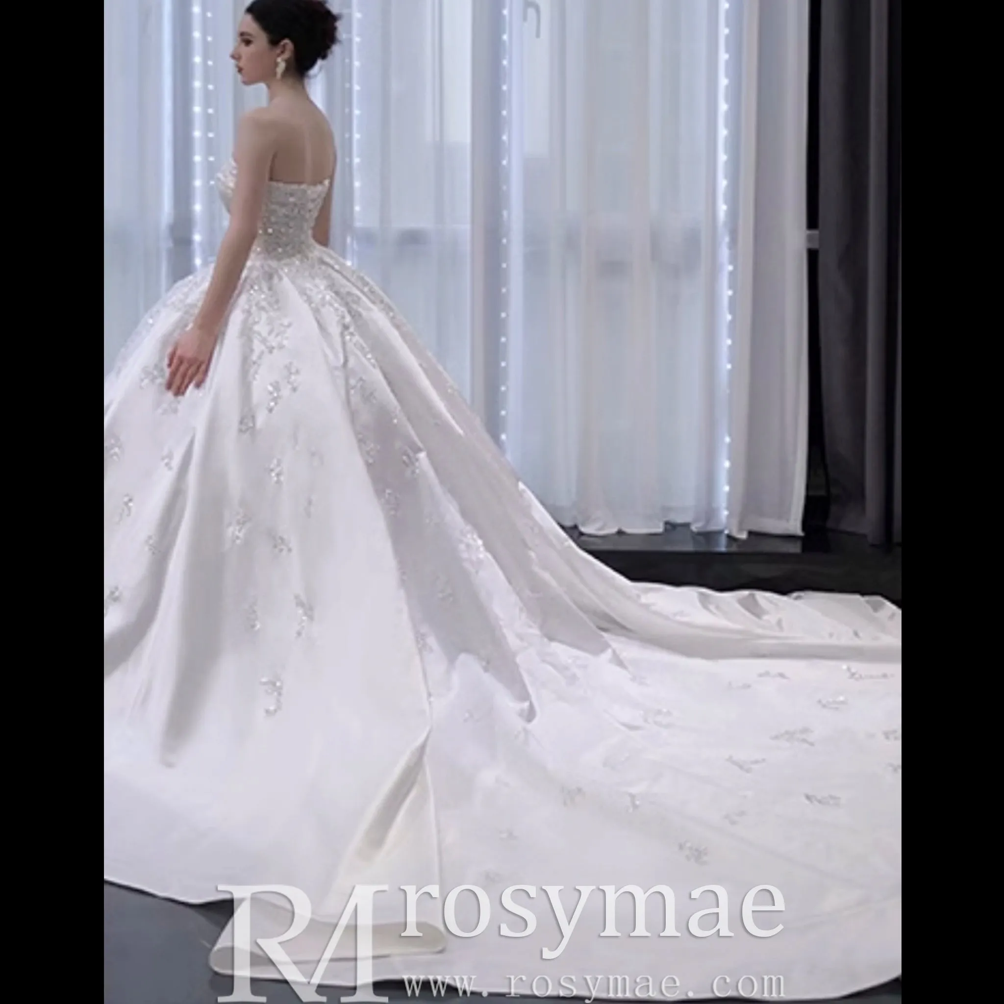Gorgeous Puffy Skirt Ball Gown Satin Wedding Dress Royal Train
