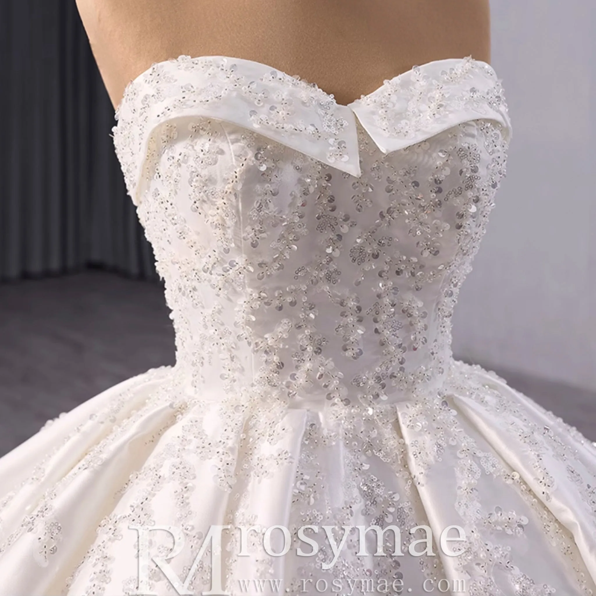 Gorgeous Puffy Skirt Ball Gown Satin Wedding Dress Royal Train