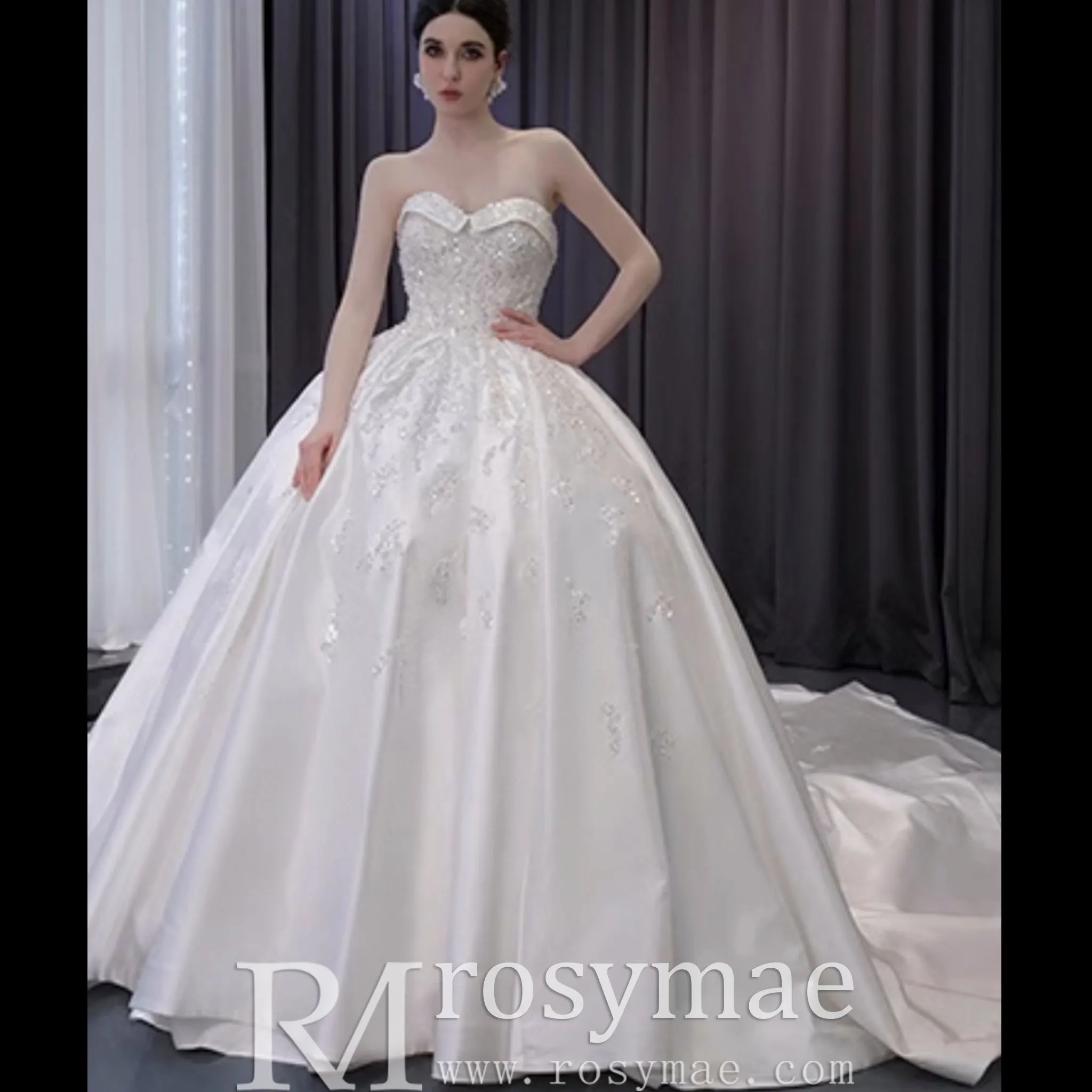 Gorgeous Puffy Skirt Ball Gown Satin Wedding Dress Royal Train