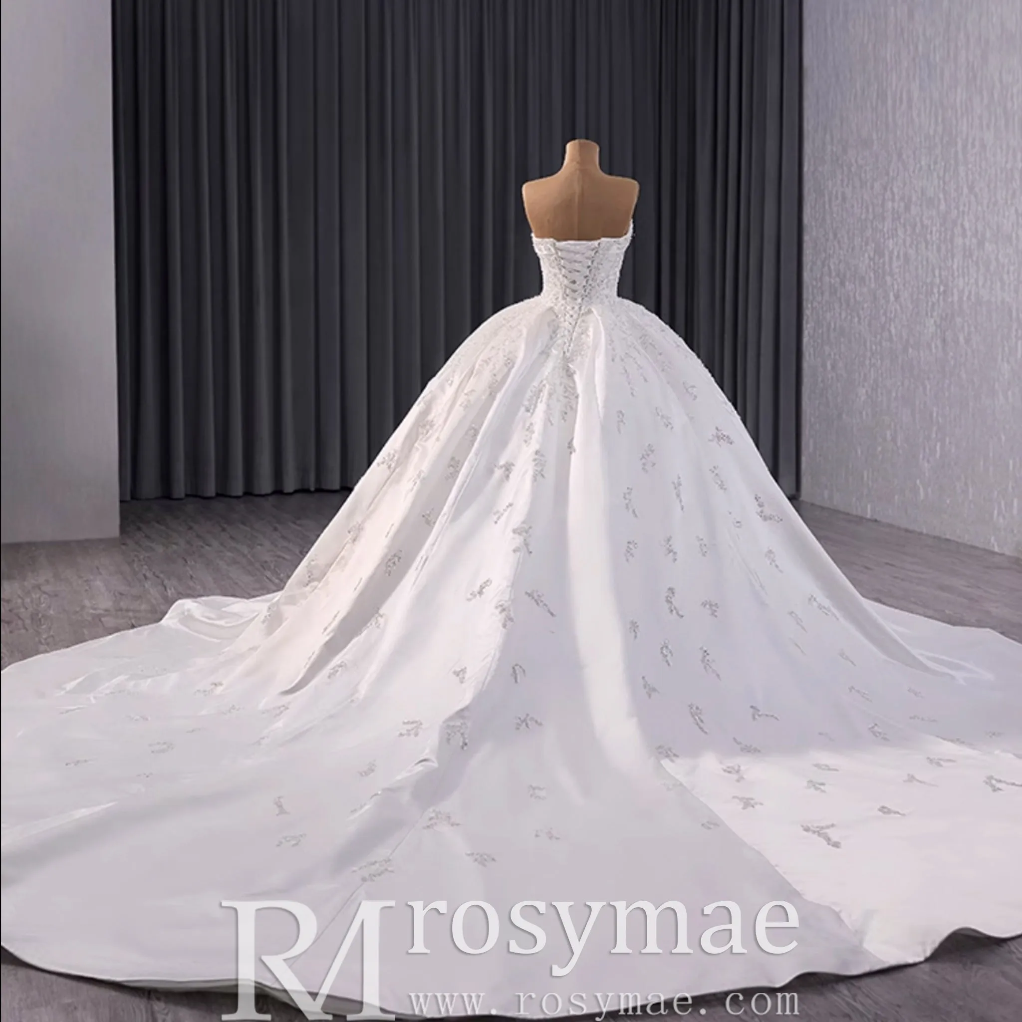 Gorgeous Puffy Skirt Ball Gown Satin Wedding Dress Royal Train