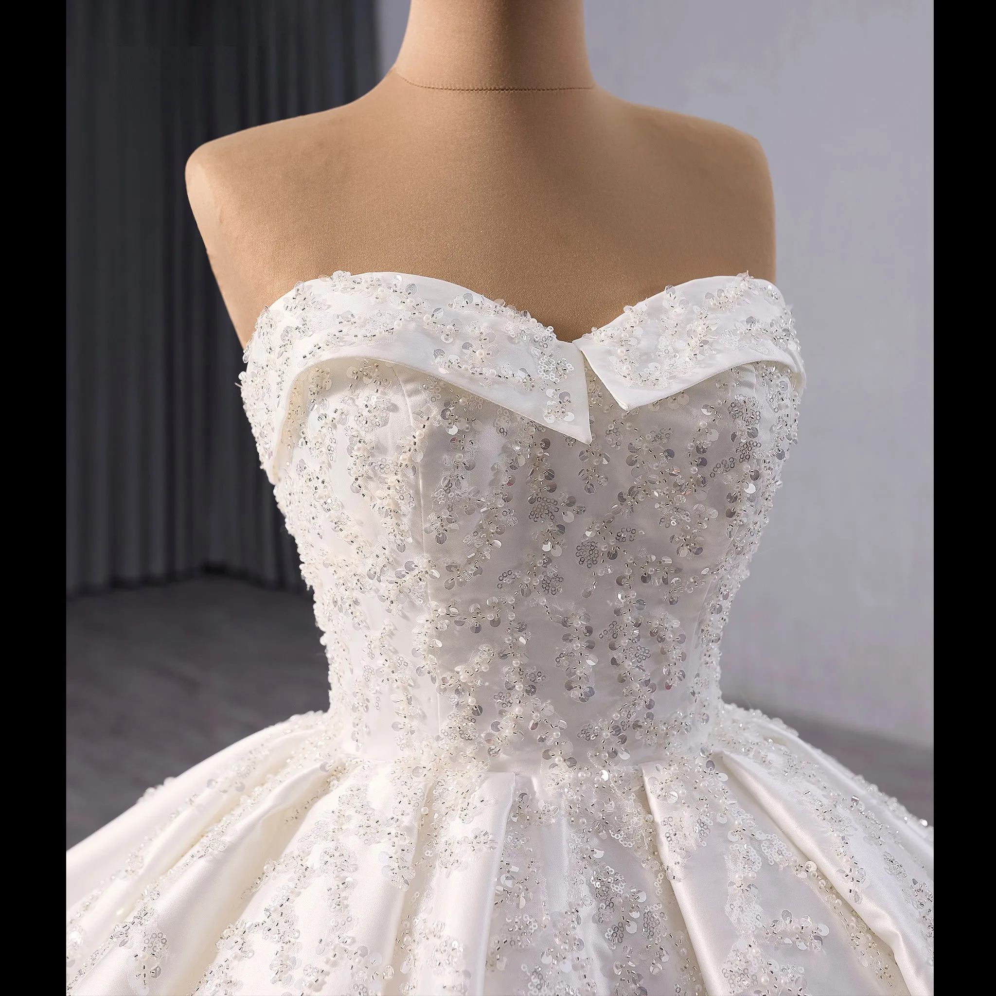 Gorgeous Puffy Skirt Ball Gown Satin Wedding Dress Royal Train