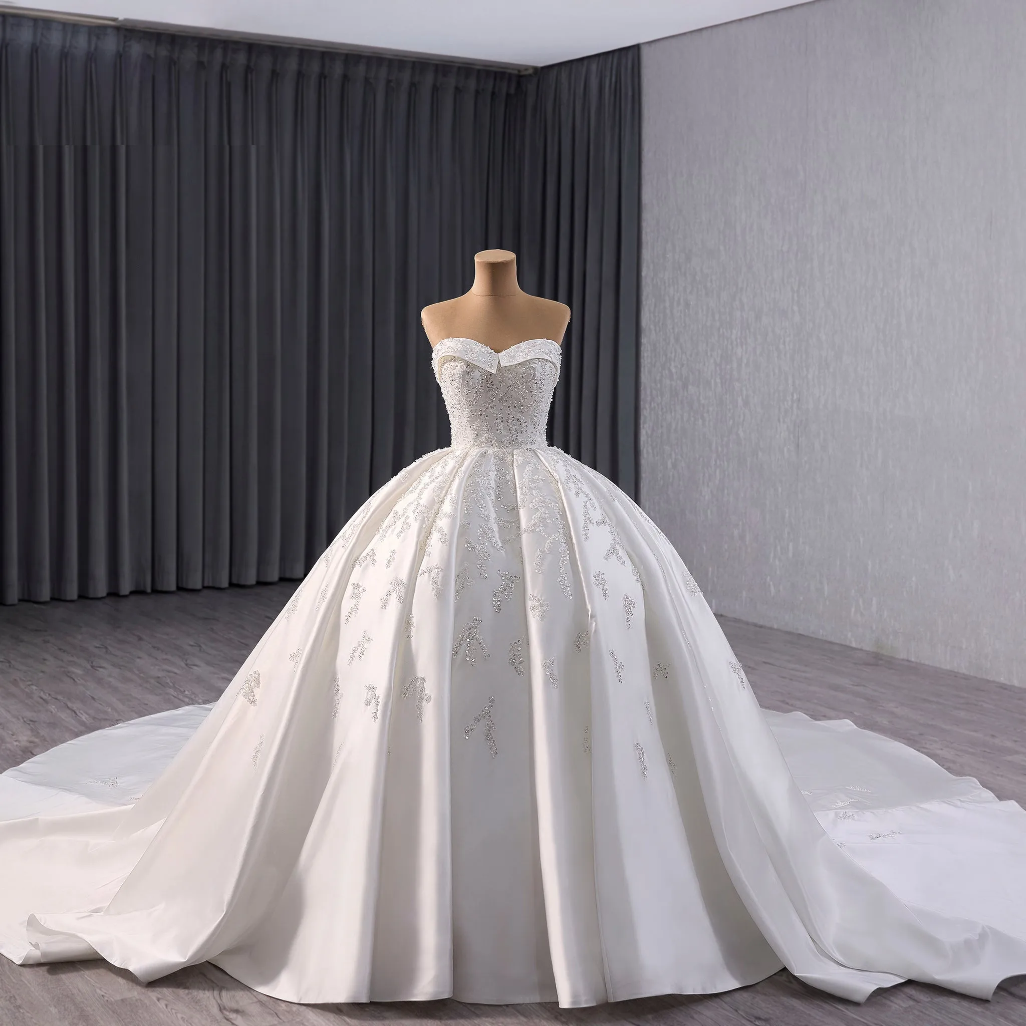 Gorgeous Puffy Skirt Ball Gown Satin Wedding Dress Royal Train