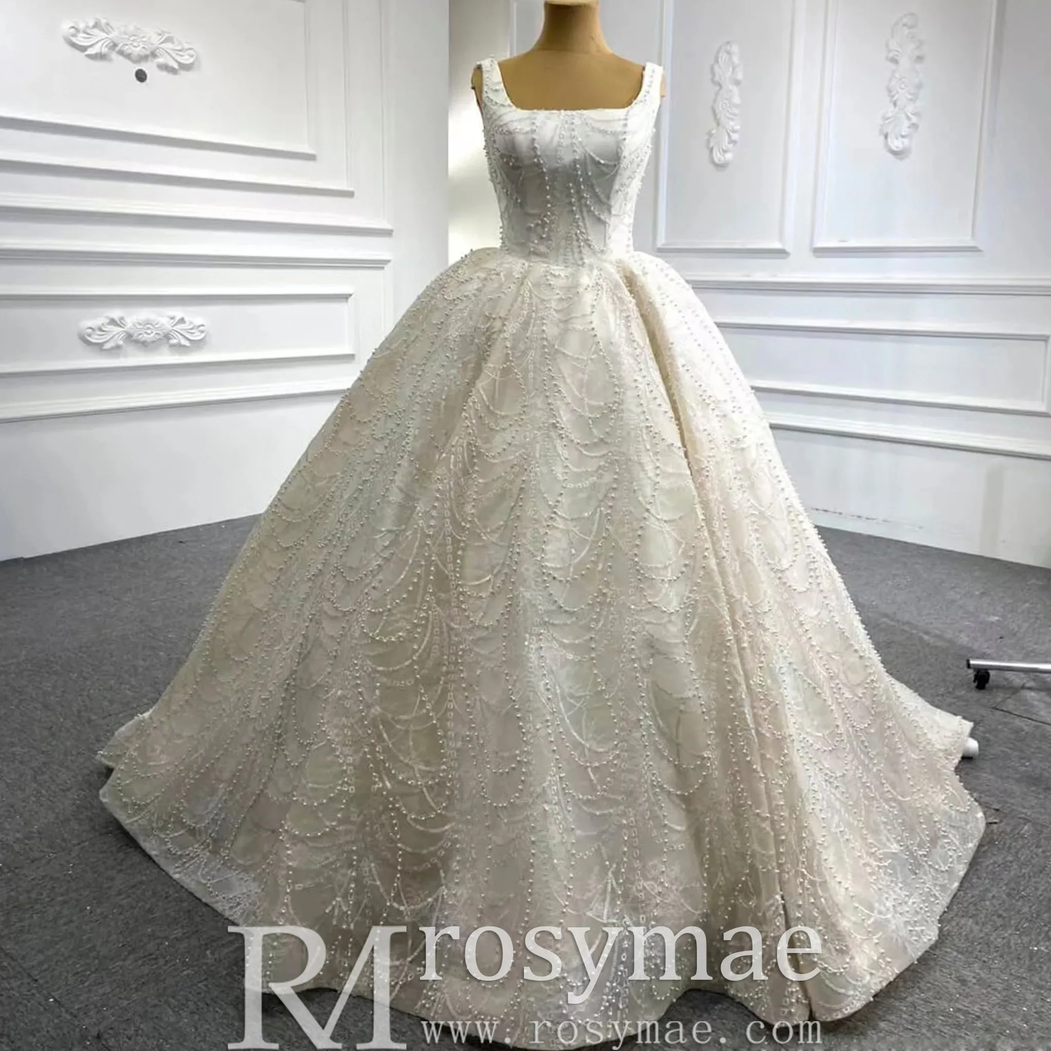 High-end Puffy Skirt Ball Gown Wedding Dress with Square Neckline