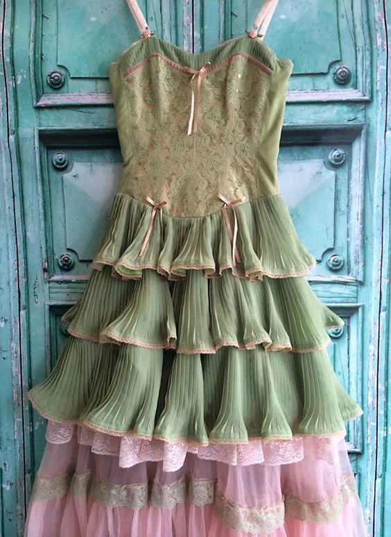 JazzHer Vintage Ball Gown Spaghetti Straps Green Lace Prom Dresses Evening Gowns With Layers Ruffles (PRE-ORDER)