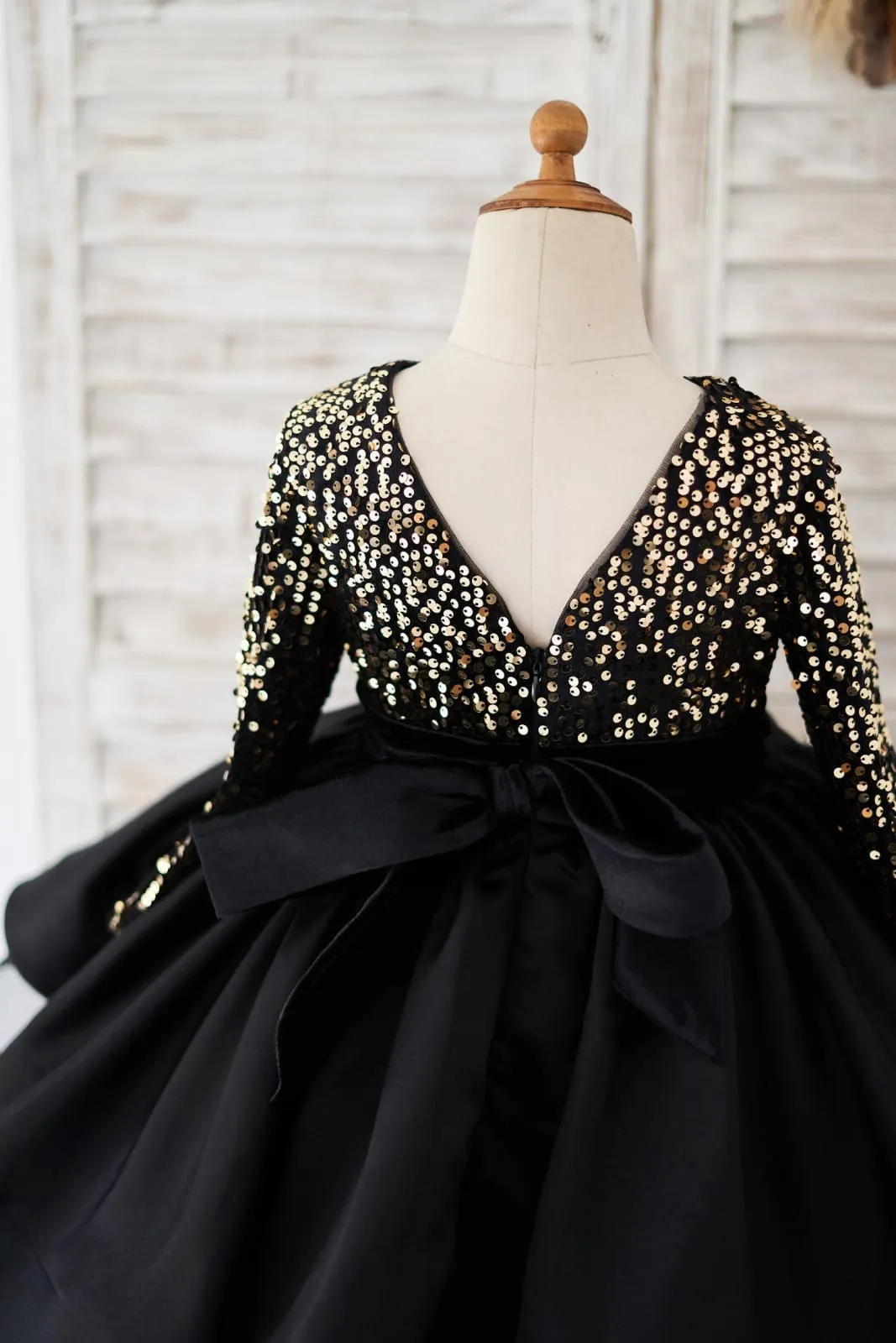 Long Sleeves Gold Sequin Black Satin V Back Wedding Flower Girl Dress Kids Party Dress