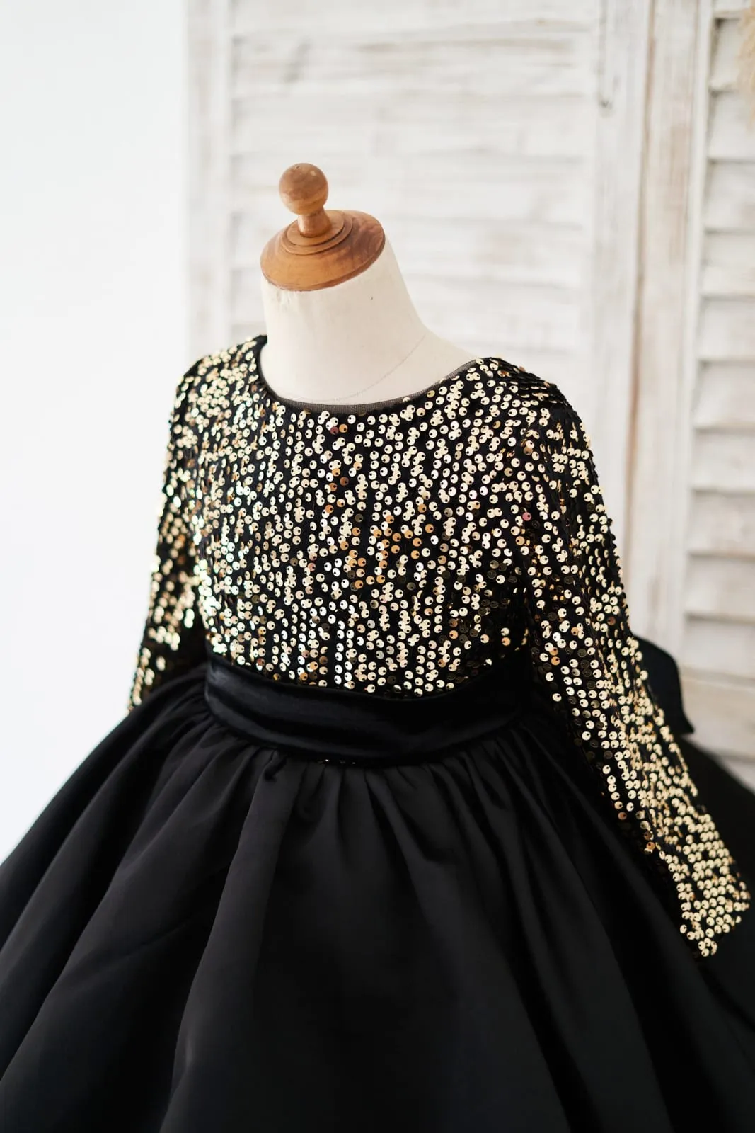 Long Sleeves Gold Sequin Black Satin V Back Wedding Flower Girl Dress Kids Party Dress