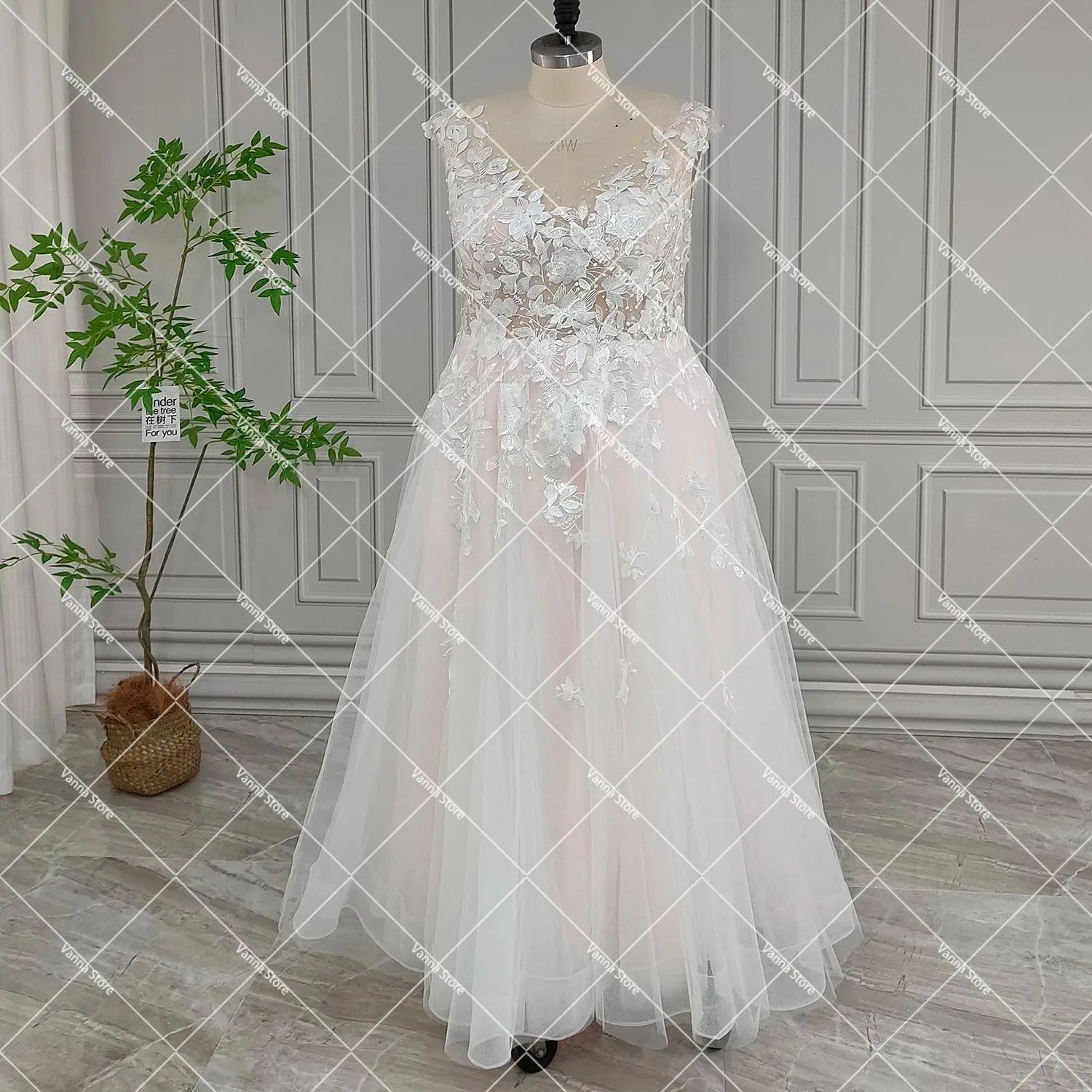 Luxe 3D Beading Lace Wedding Ballgowns Illusion Scoop Neck Backless Floral Embroidered Long Train Customized Bridal Gowns