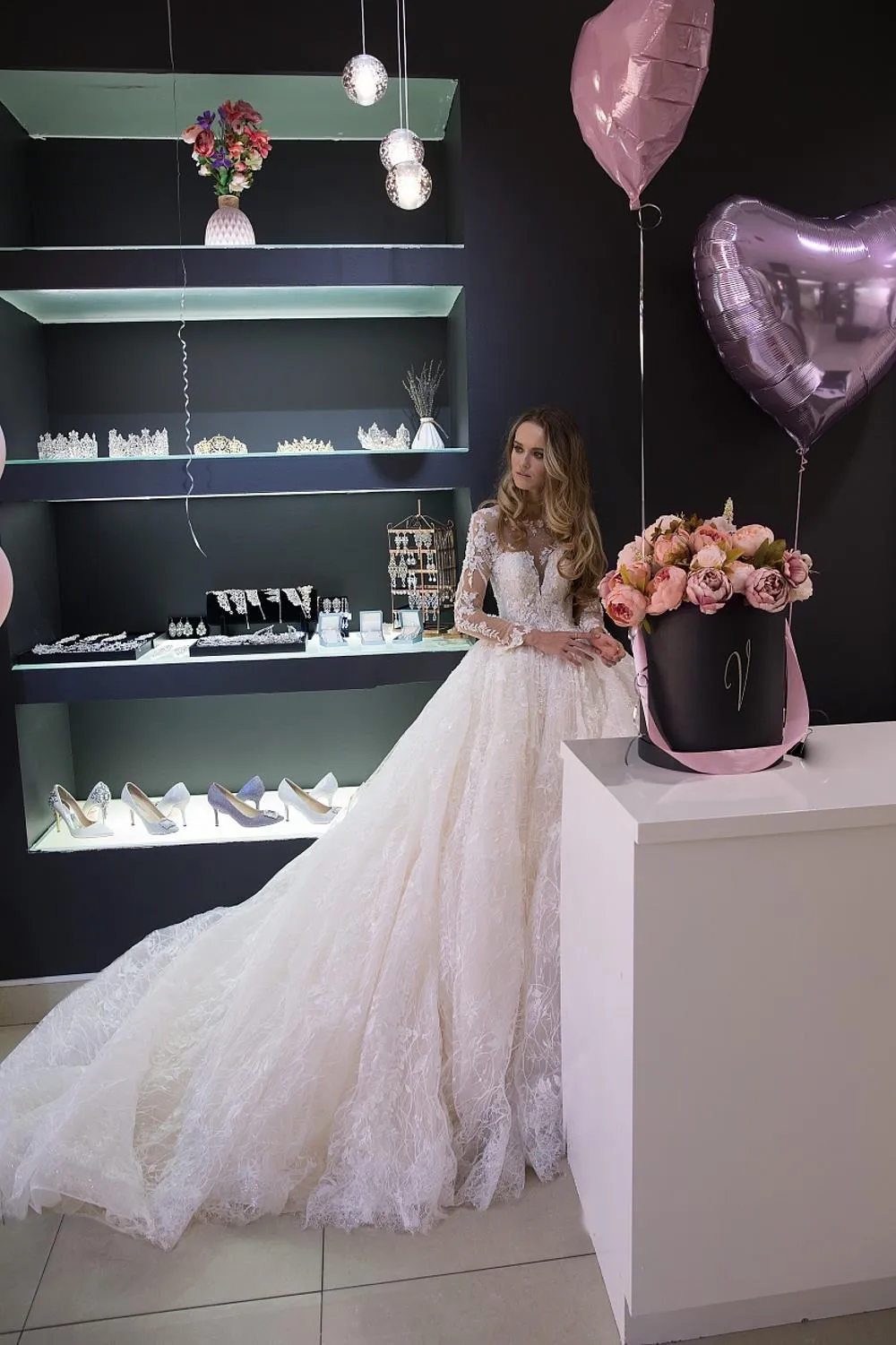 Luxury Lace Long Sleeve Court Train Wedding Bridal Gown