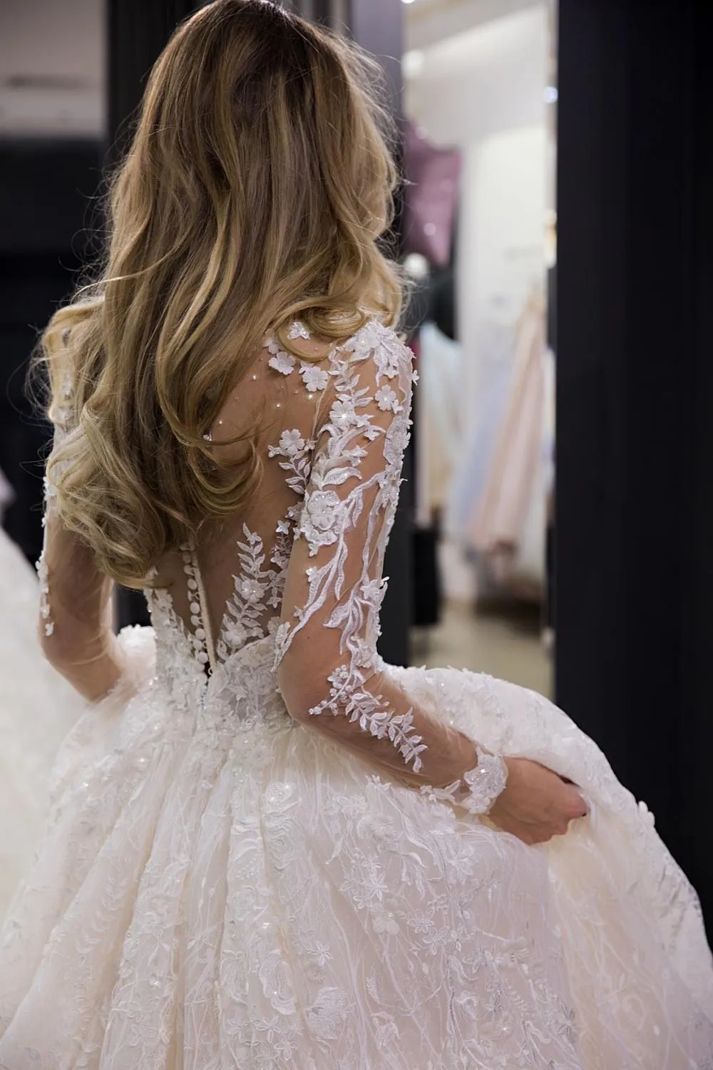 Luxury Lace Long Sleeve Court Train Wedding Bridal Gown