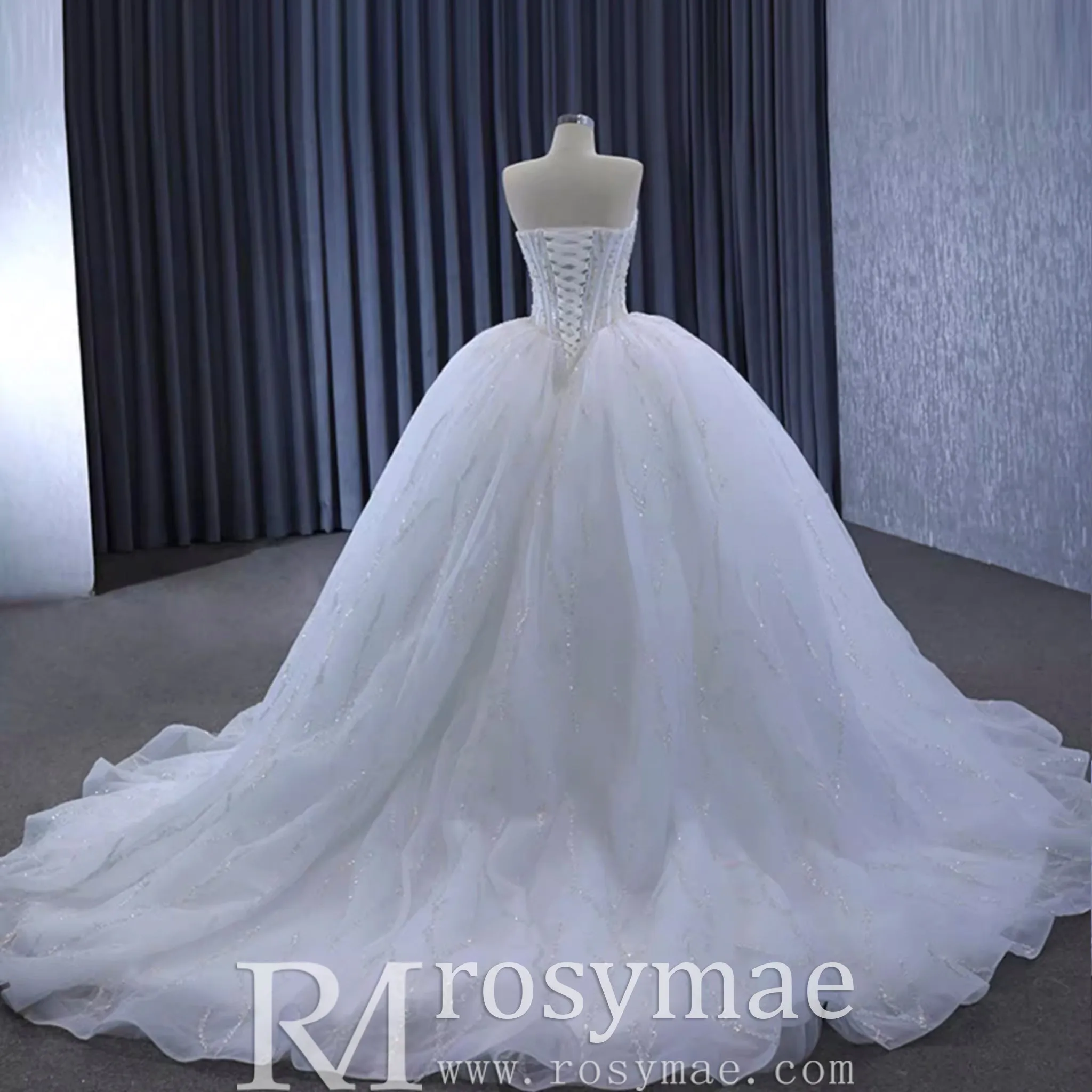 Luxury Sweetheart Neckline Ball Gown Wedding Dress Sheer Bodice