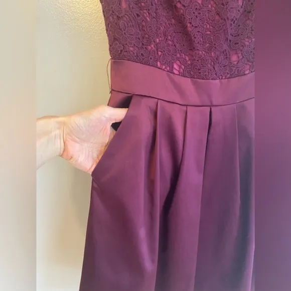 Maroon / Purple The Limited Boat Neck Lace &amp; Satin Cocktail Dress w Pockets Sz 0