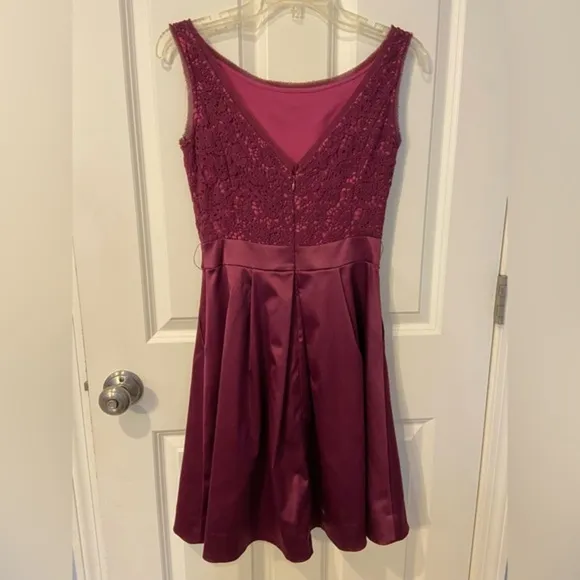 Maroon / Purple The Limited Boat Neck Lace &amp; Satin Cocktail Dress w Pockets Sz 0