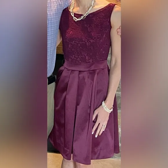 Maroon / Purple The Limited Boat Neck Lace &amp; Satin Cocktail Dress w Pockets Sz 0