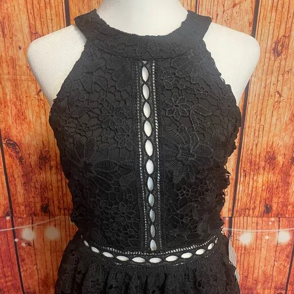 Max   Ash NWT black lace cocktail dress size Medium lined halter Nordstrom