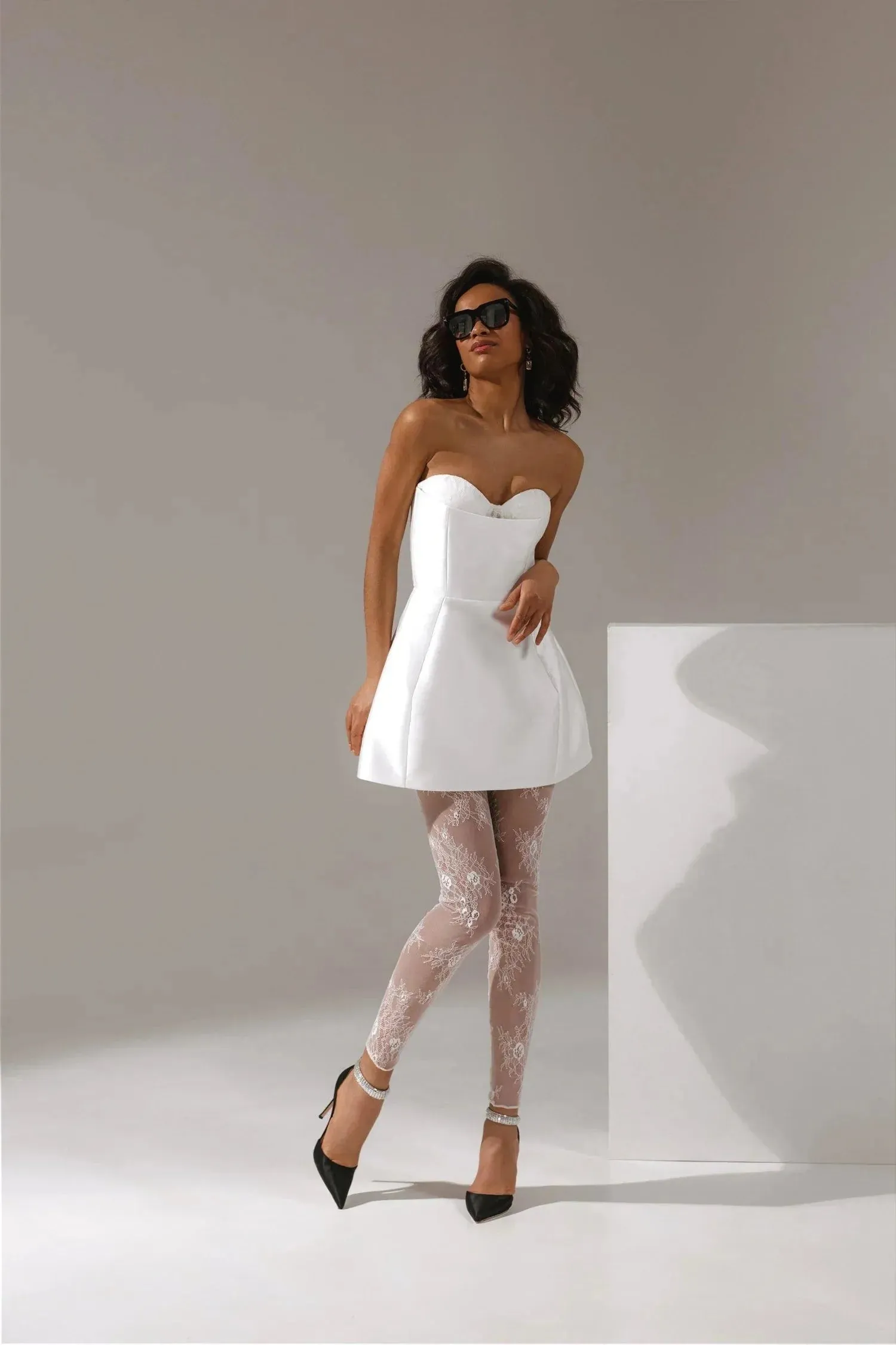 Modern Solid Satin Wedding Dresses Mini A-Line Off Shoulder Bridal Gowns Backless Sleeveless Bride Dress Custom