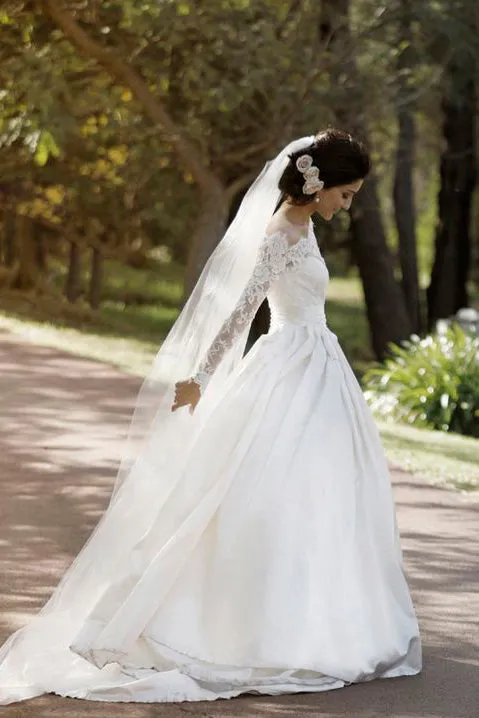 Off Shoulder Bridal Gown Long Sleeves Wedding Dresses