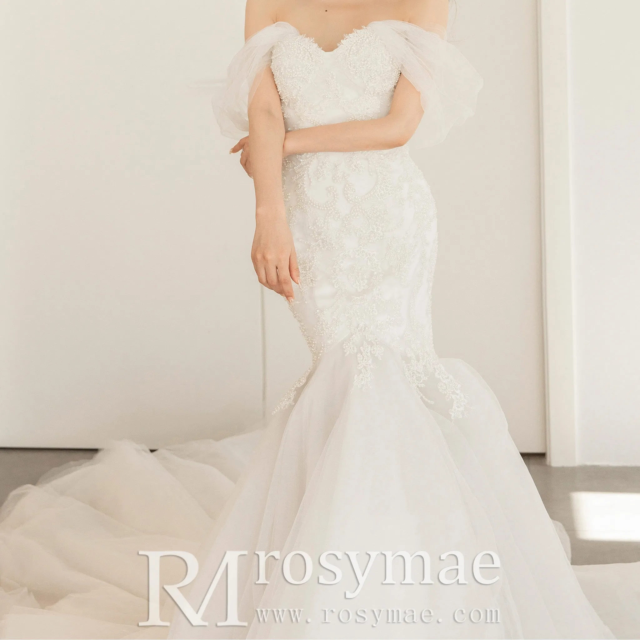 Off the Shoulder Trumpet Wedding Dresses with Sweetheart Neck
