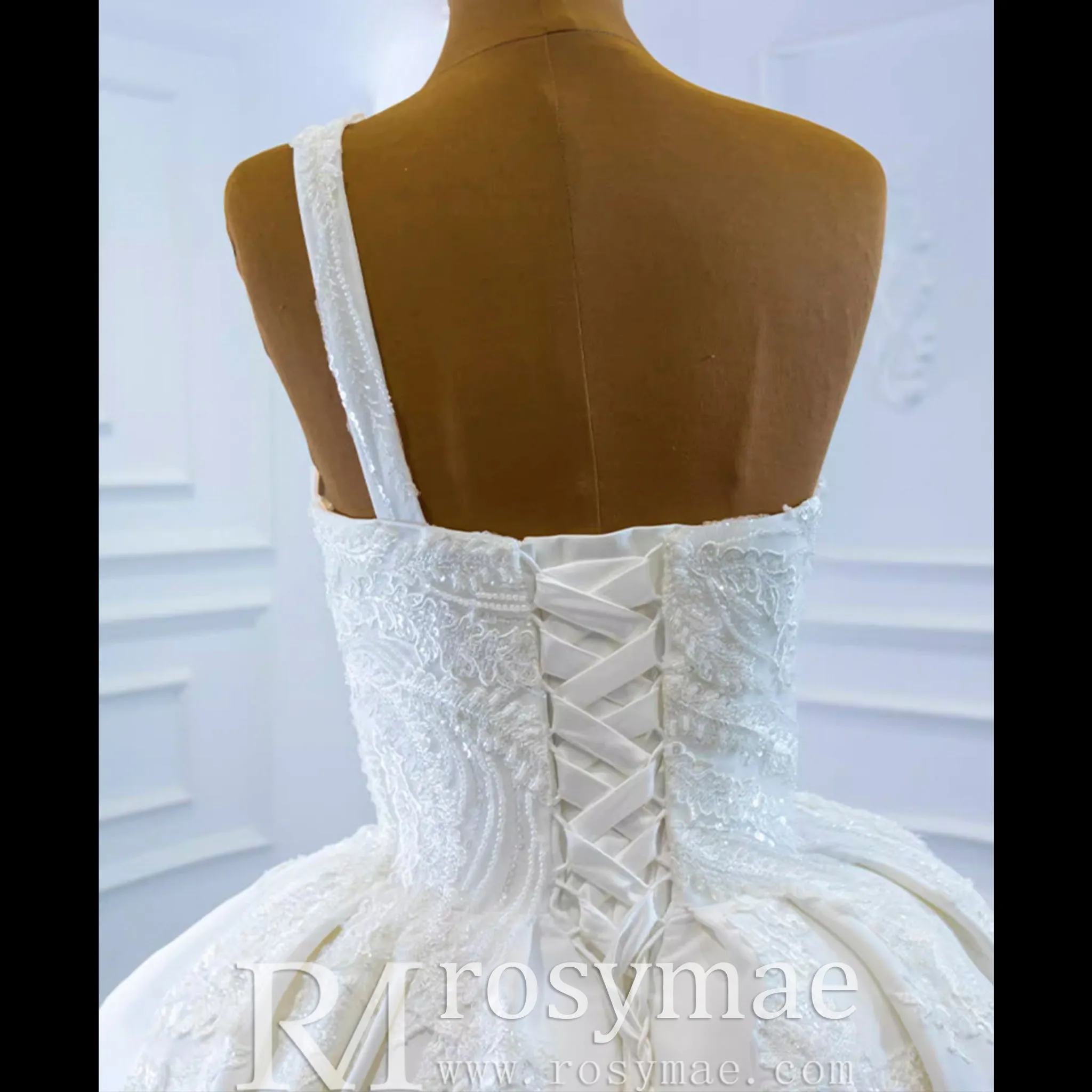 One Shoulder Ball Gown Wedding Dress Lace Appliqued Satin Bridal Gown
