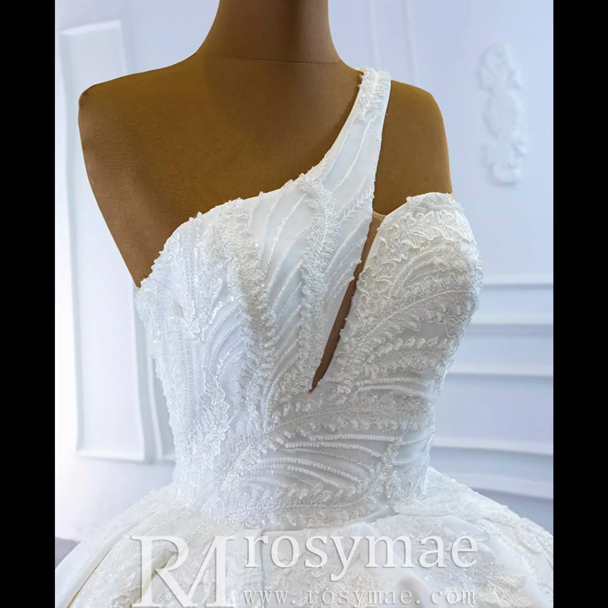 One Shoulder Ball Gown Wedding Dress Lace Appliqued Satin Bridal Gown