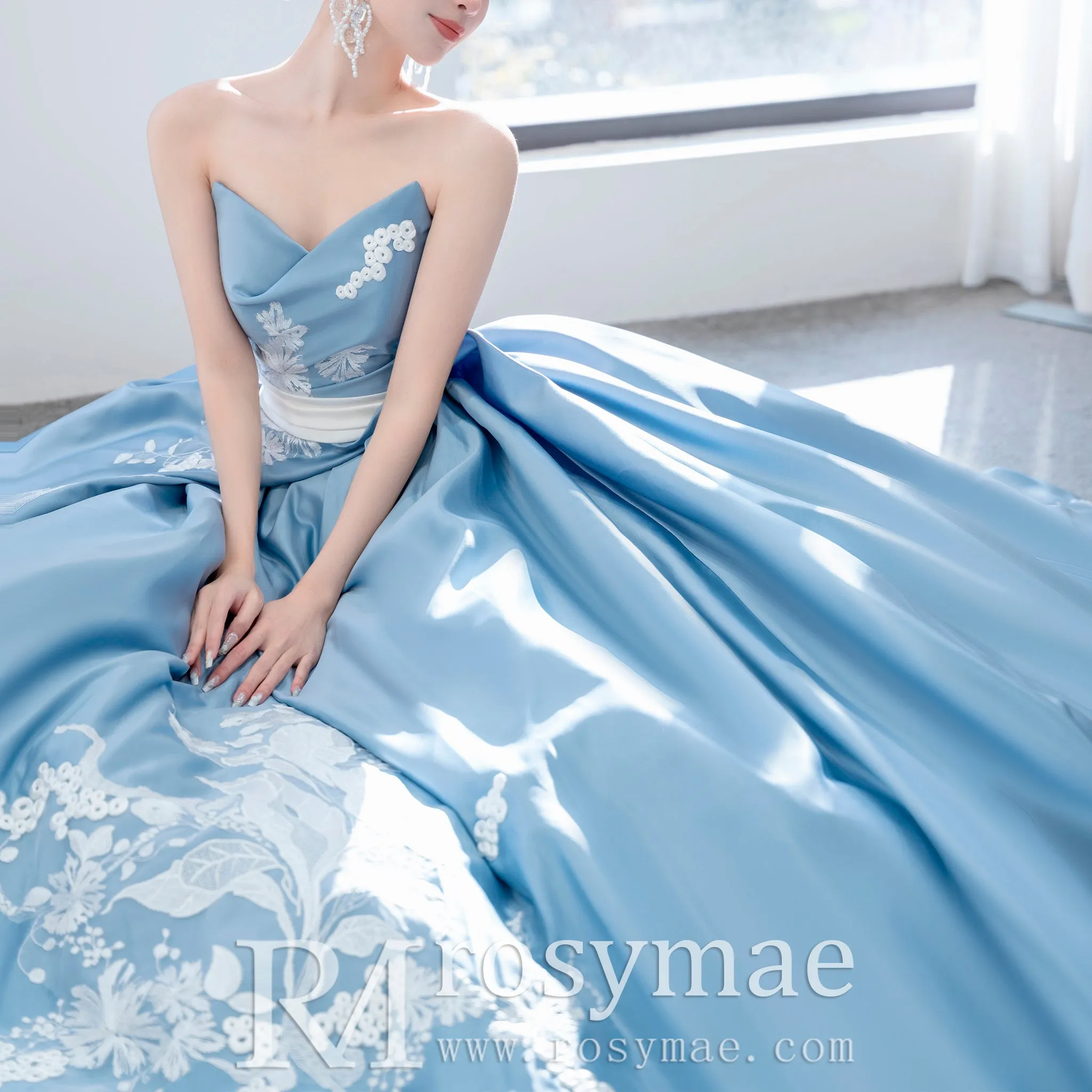 Princess Style Satin Wedding Dresses Strapless Bridal Gowns
