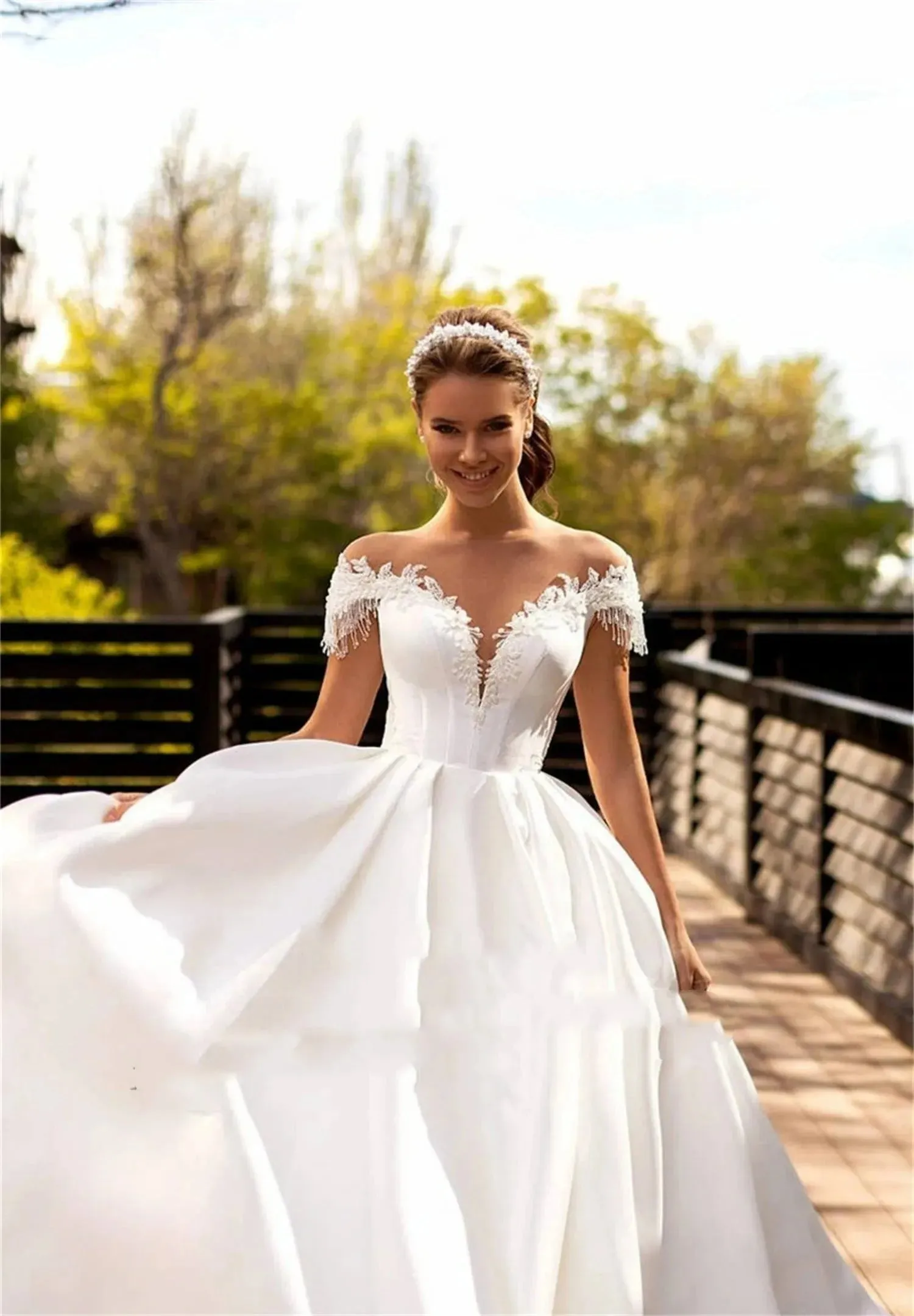 Princess Wedding Dress A Line Beaded Lace Appliques Bride Dresses Illusion Back Party Dress Long Train Wedding Gowns