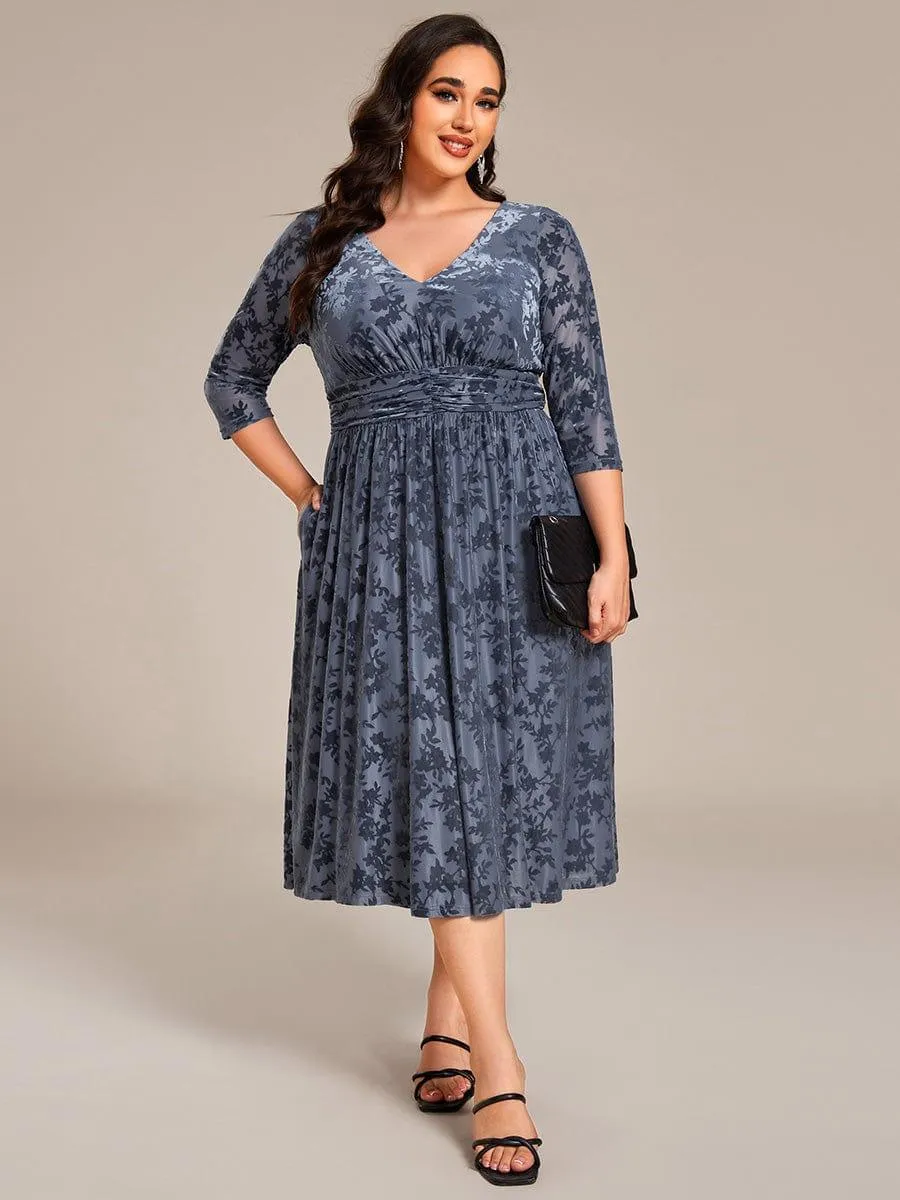Robe d'invitée de mariage en velours fleuri à manches 3/4 grande taille