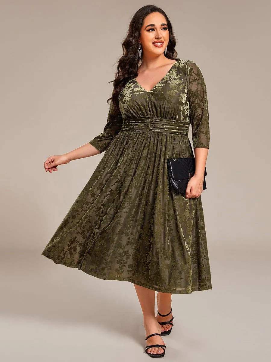Robe d'invitée de mariage en velours fleuri à manches 3/4 grande taille