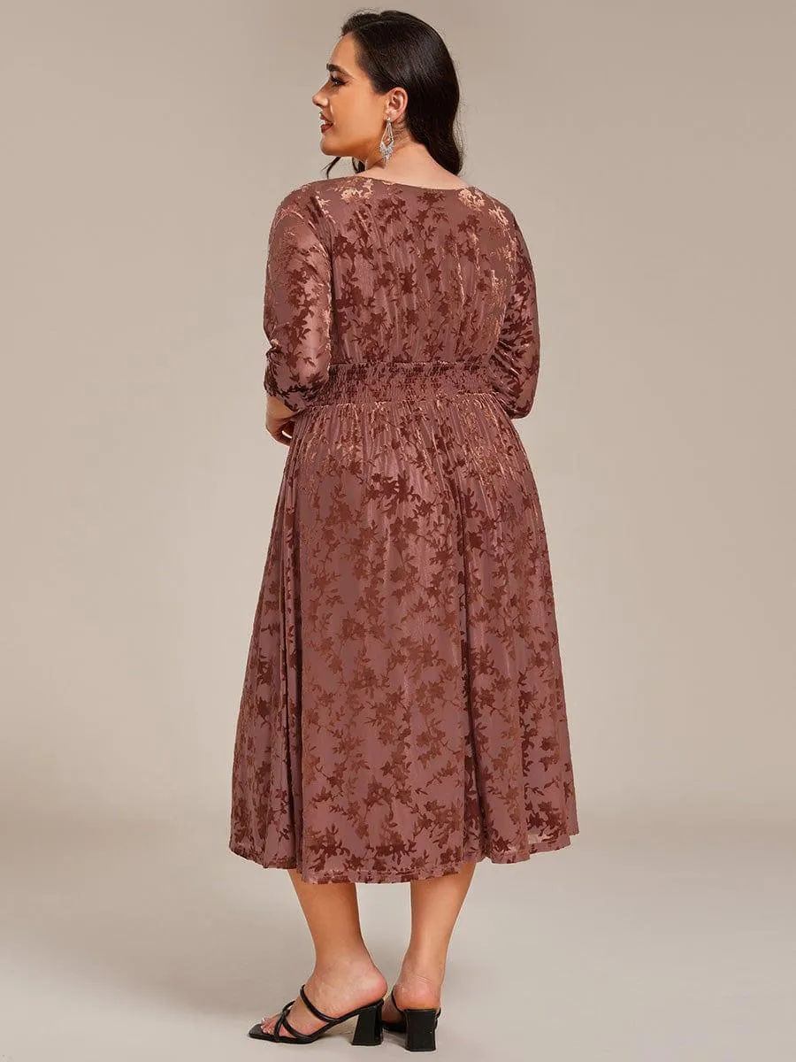 Robe d'invitée de mariage en velours fleuri à manches 3/4 grande taille