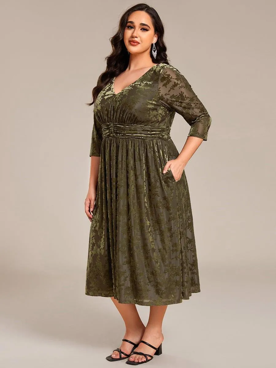 Robe d'invitée de mariage en velours fleuri à manches 3/4 grande taille