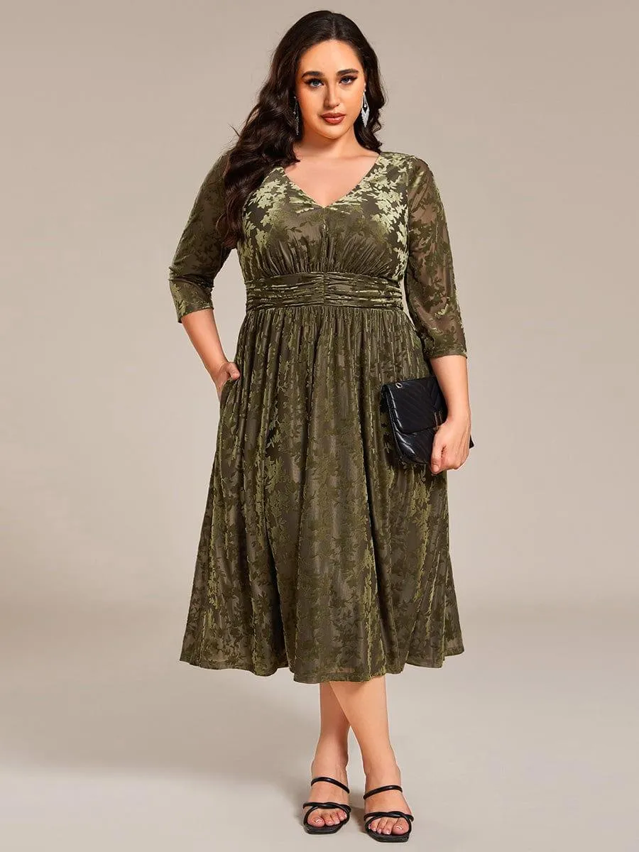 Robe d'invitée de mariage en velours fleuri à manches 3/4 grande taille